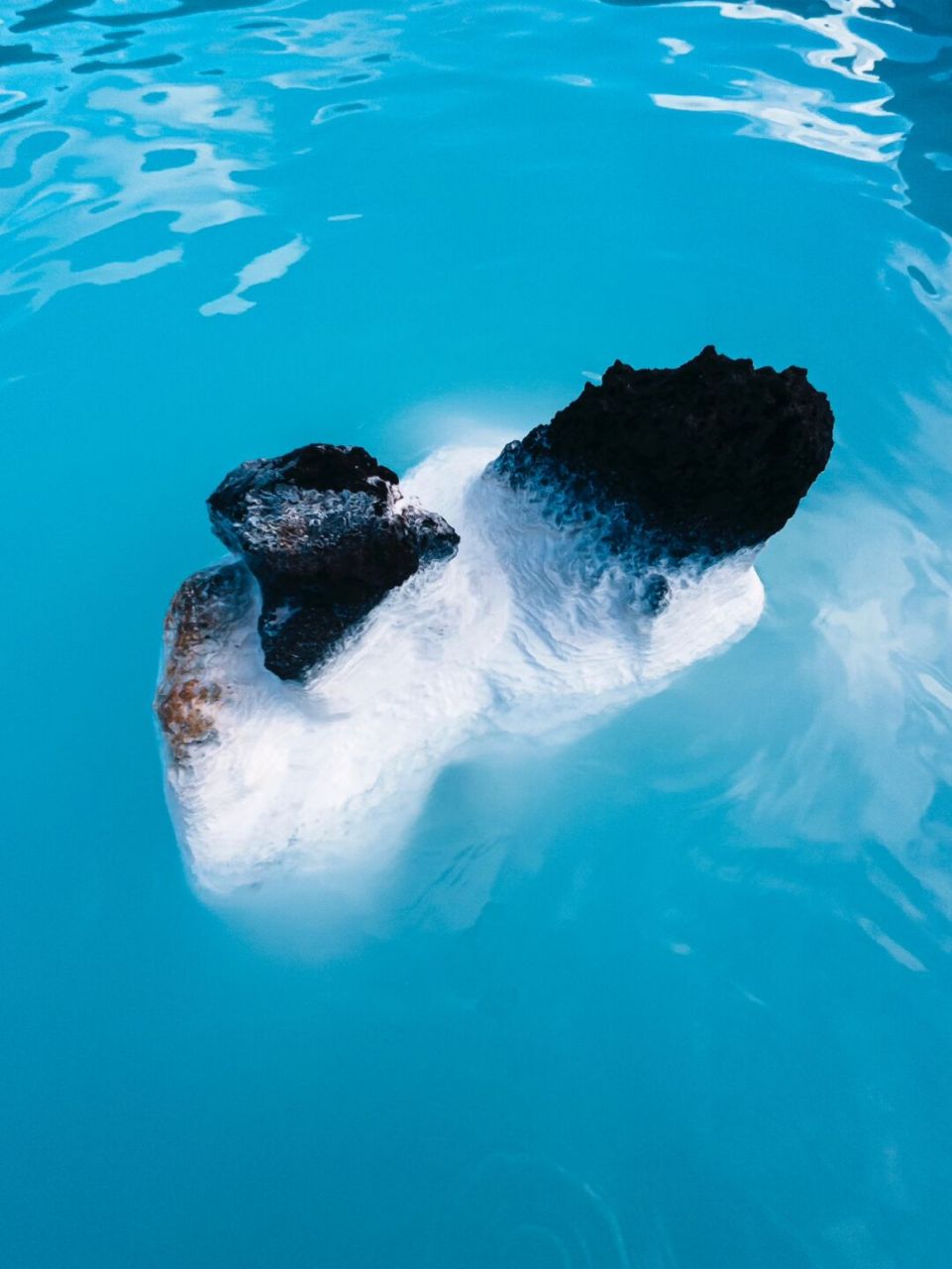 冰岛旅行的第二天 9494 日出去跑了冰岛的blue lagoon 日出的金光