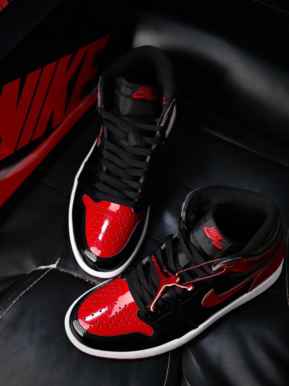 终于可以原价入手|aj1禁穿漆皮 今年回家过年穿哪一双鞋,突然刷到去年