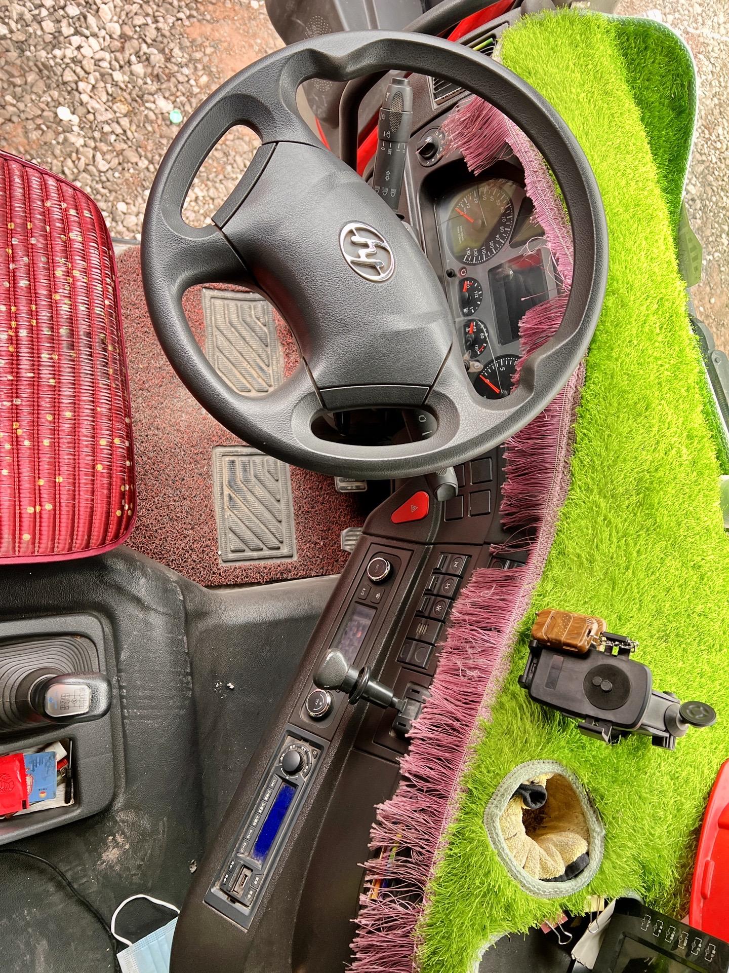 上汽红岩 杰狮c500重卡 21年2月450马力 6x4 6