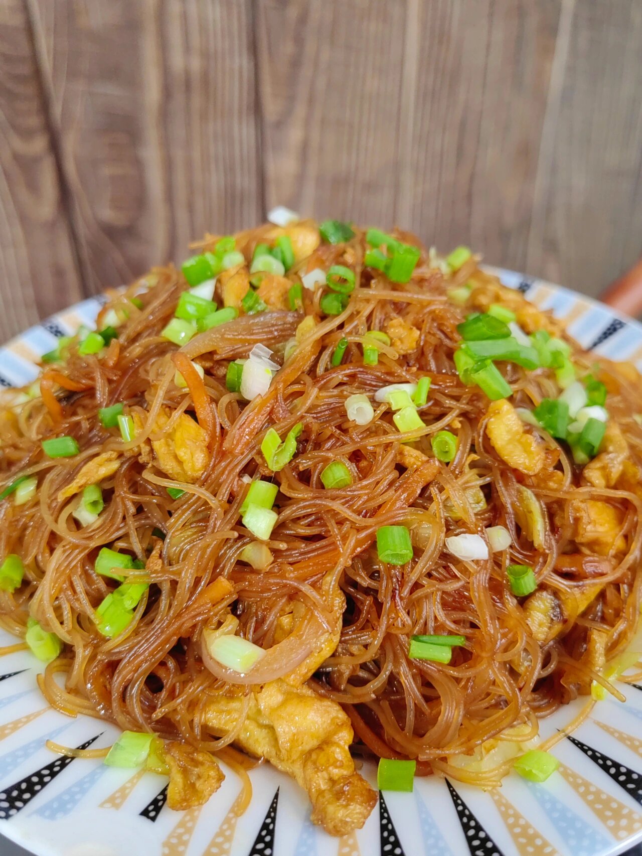 美食分享 鸡蛋炒米粉 鸡蛋炒米粉 小荣荣今日～鸡蛋炒米粉～准备食材