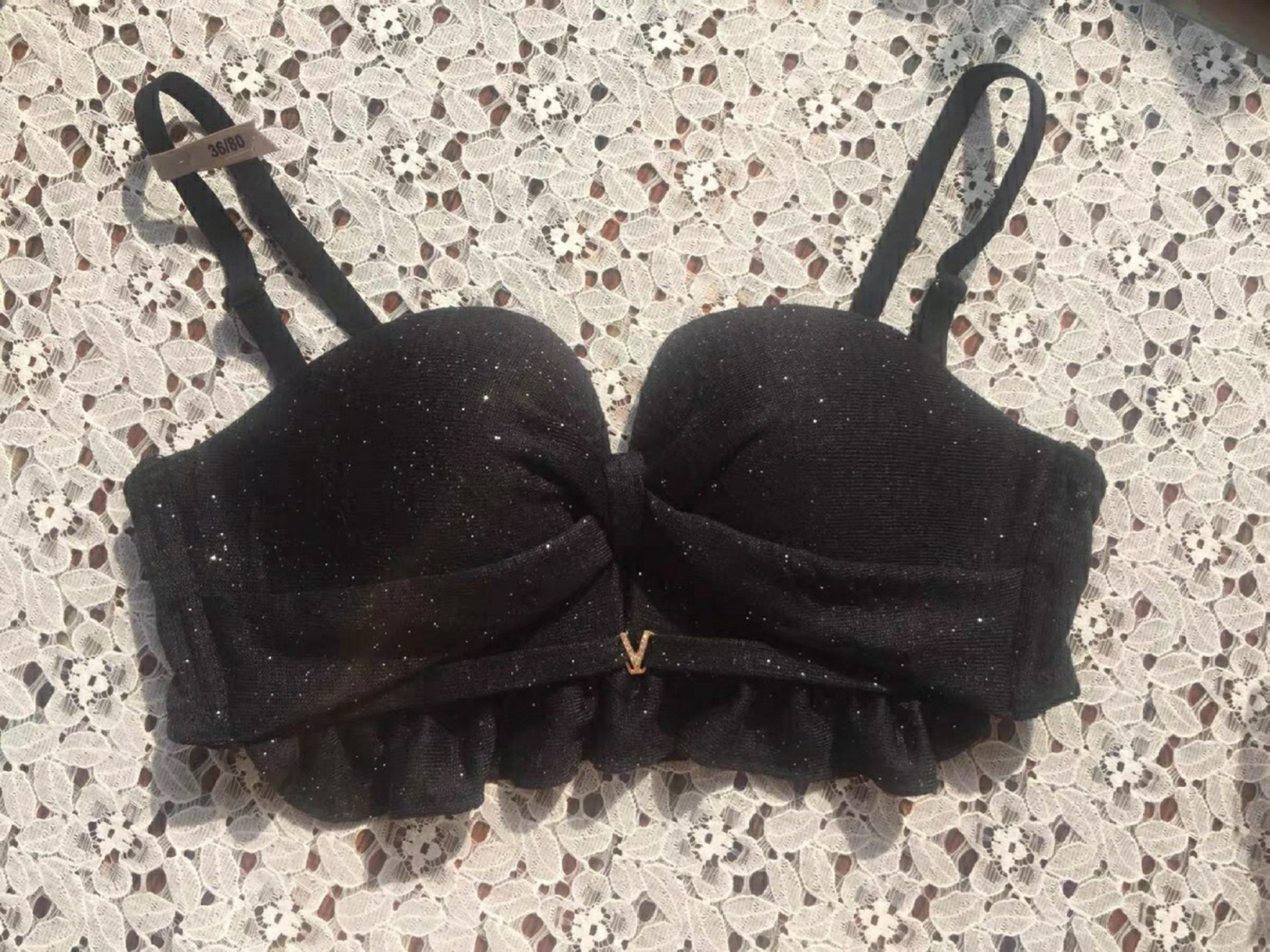 这件萝莉黑色内衣,男朋友看了喜欢的不得了 有人说,女人选内衣就像选