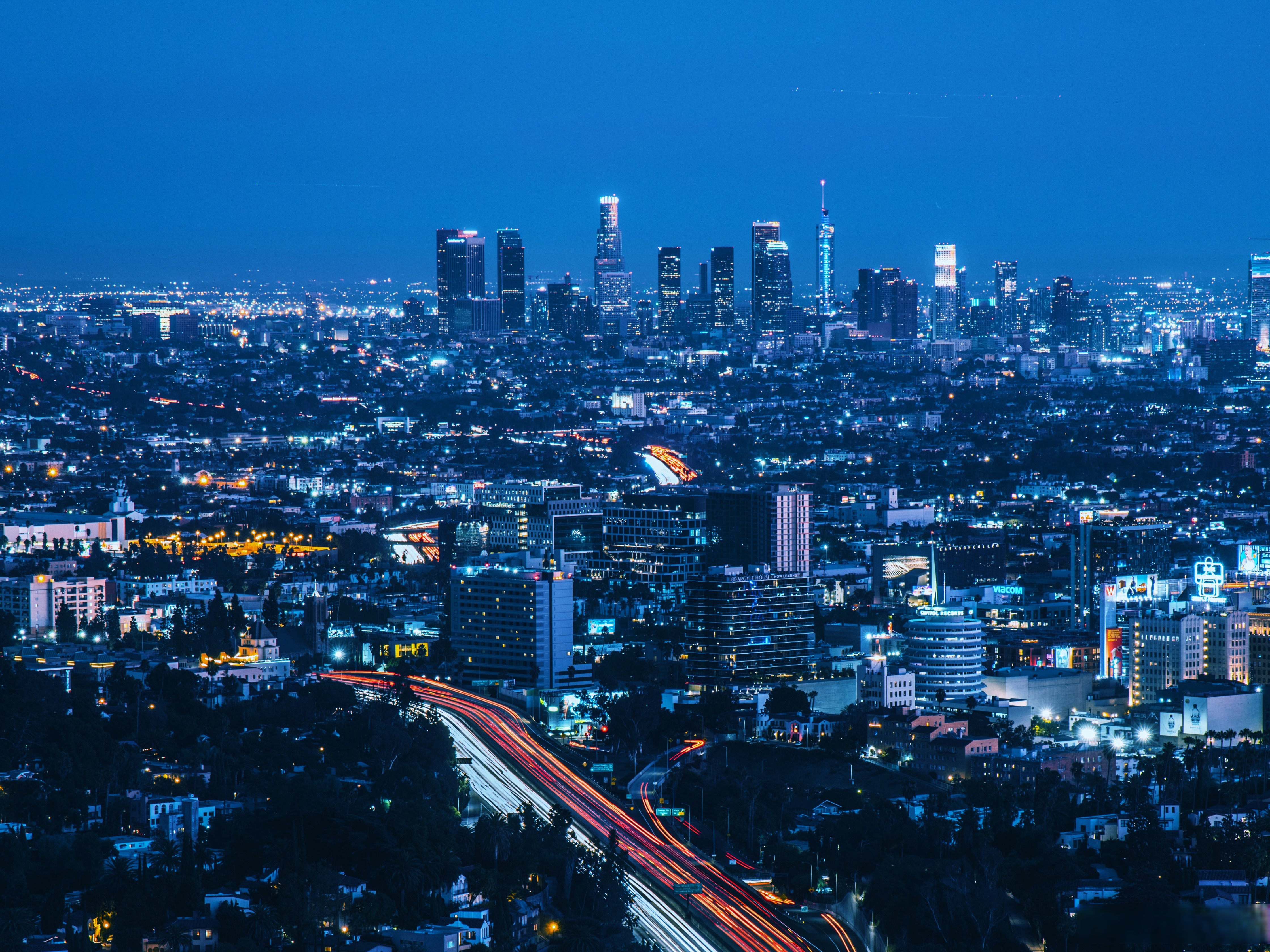 不仅是好莱坞电影梦工厂跃动的脉搏,更是潮流文化激荡,洛杉矶夜景美国