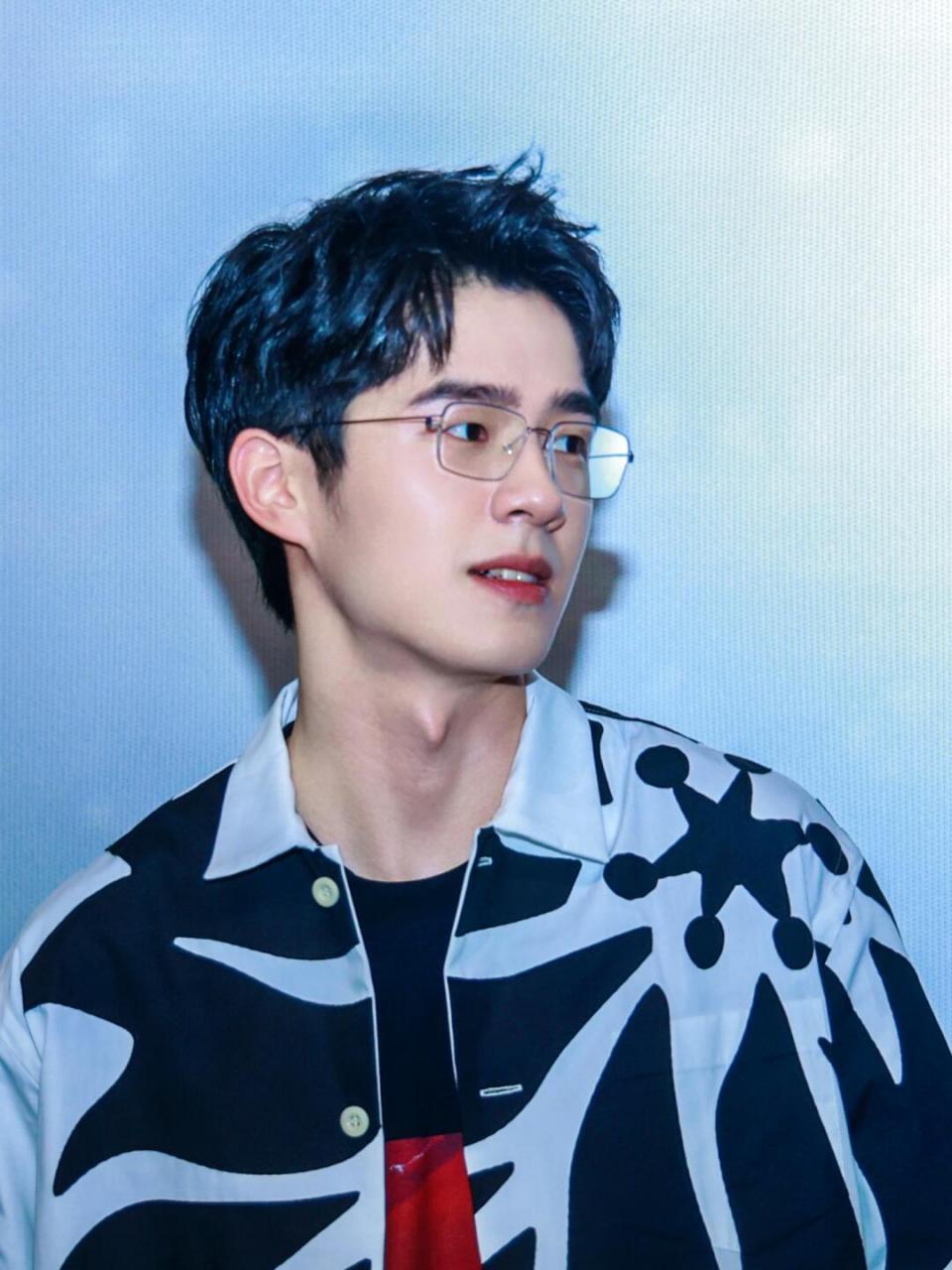 啊啊啊啊啊,和刘昊然对视上了,冲我打招呼,天呐6015能开心一整晚