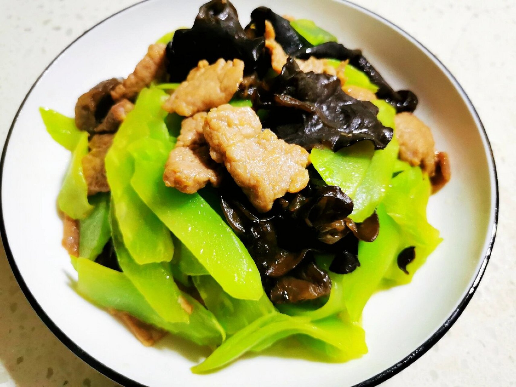 莴笋木耳肉片是一道家常快手菜,食材,配料及做法都非常简单