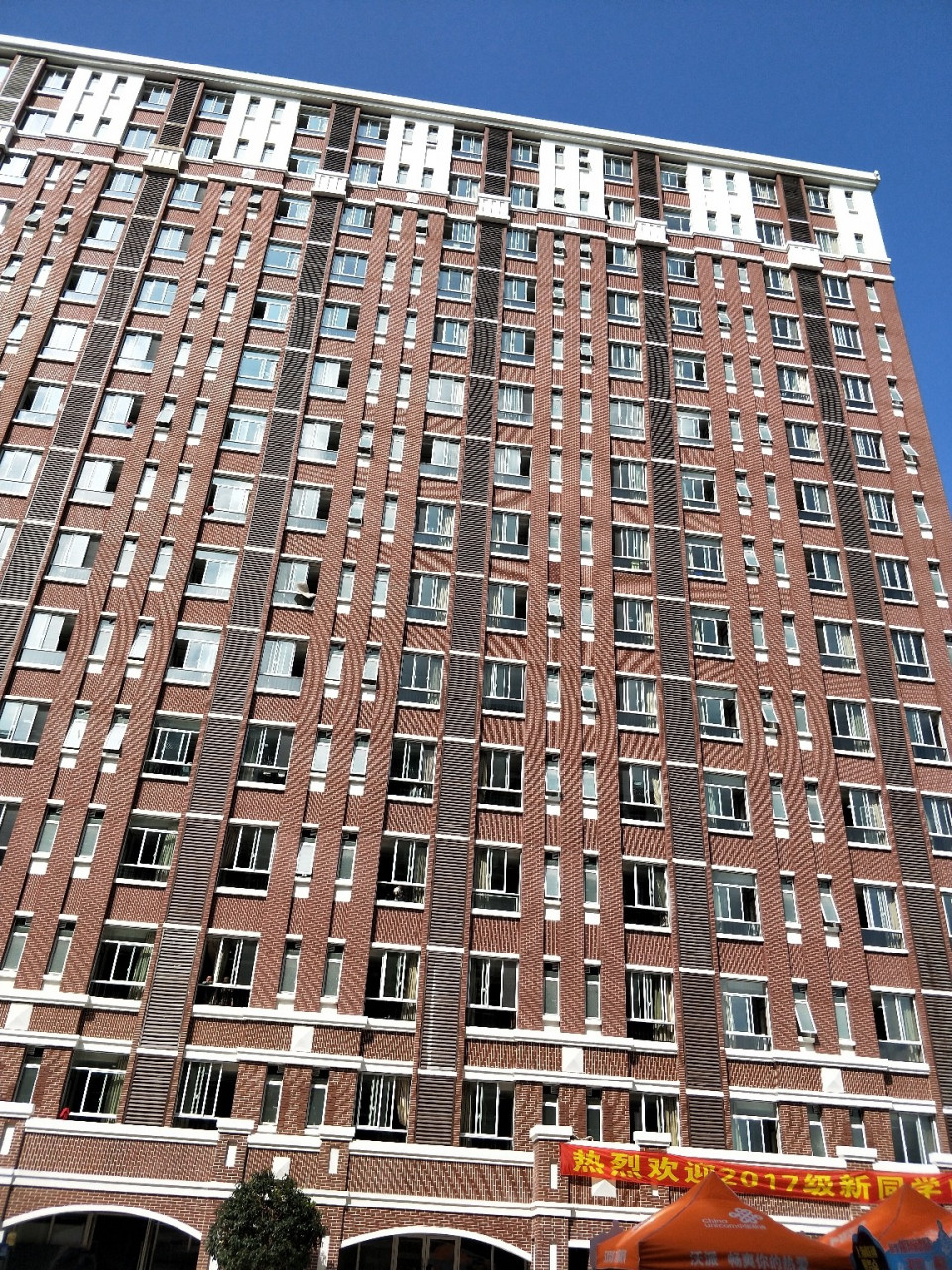 上海立达学院 最近有些小可爱问学校的宿舍 6人间我是不太了解,但四