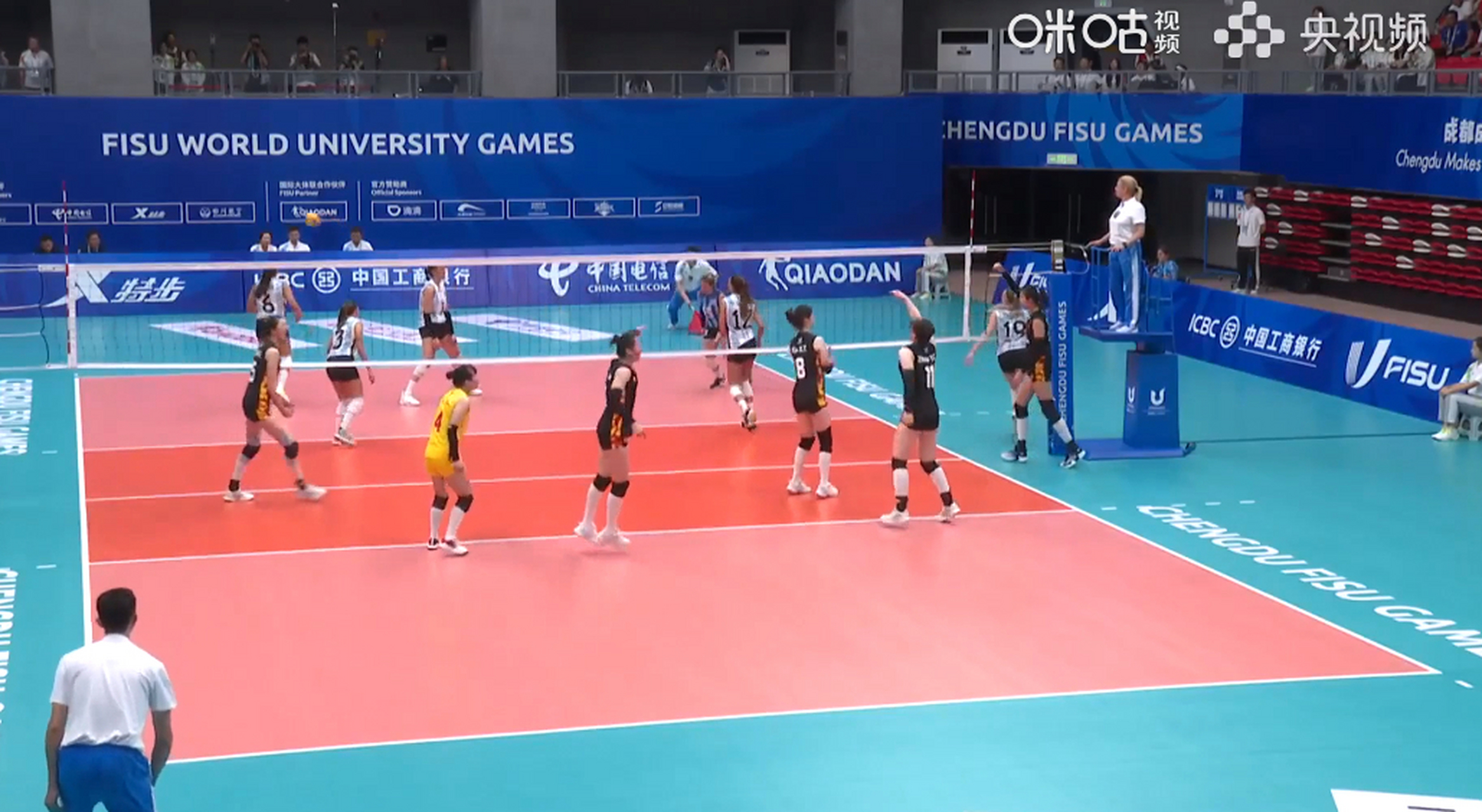 成都大运会#排球女子预赛b组,中国女排大比分3比0【25-22,25-21,26