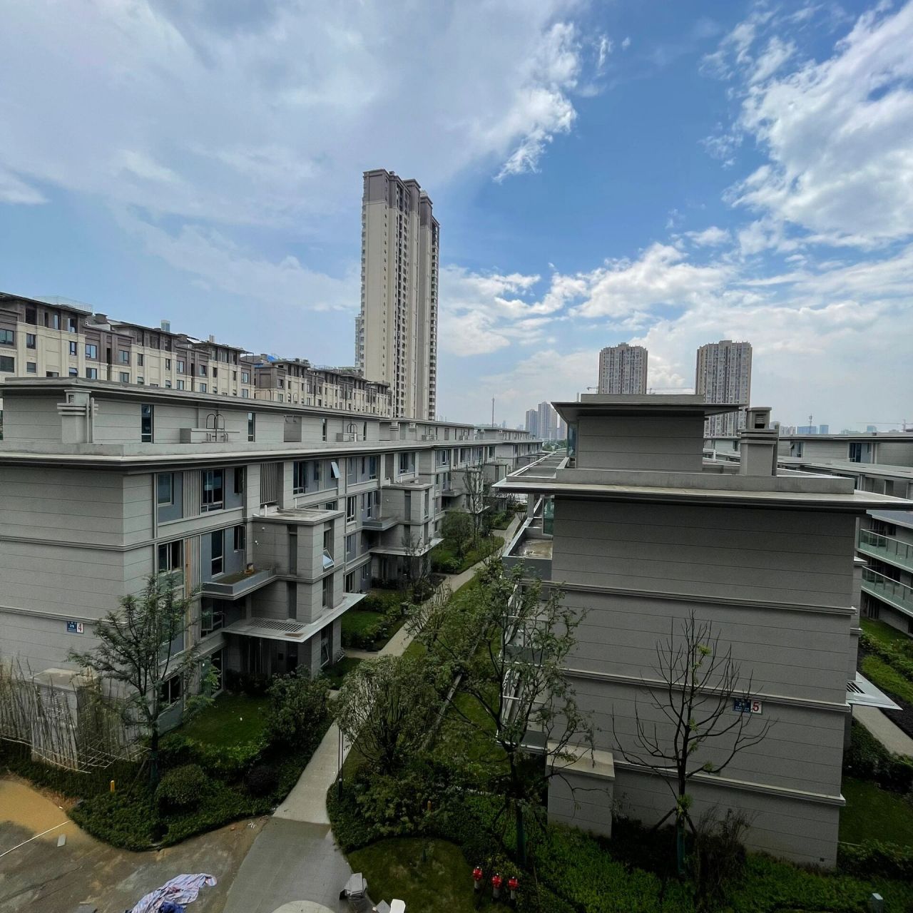 佳兆业珑樾壹号8月 8月份的珑樾壹号 带设计老师老师过来复尺 入群