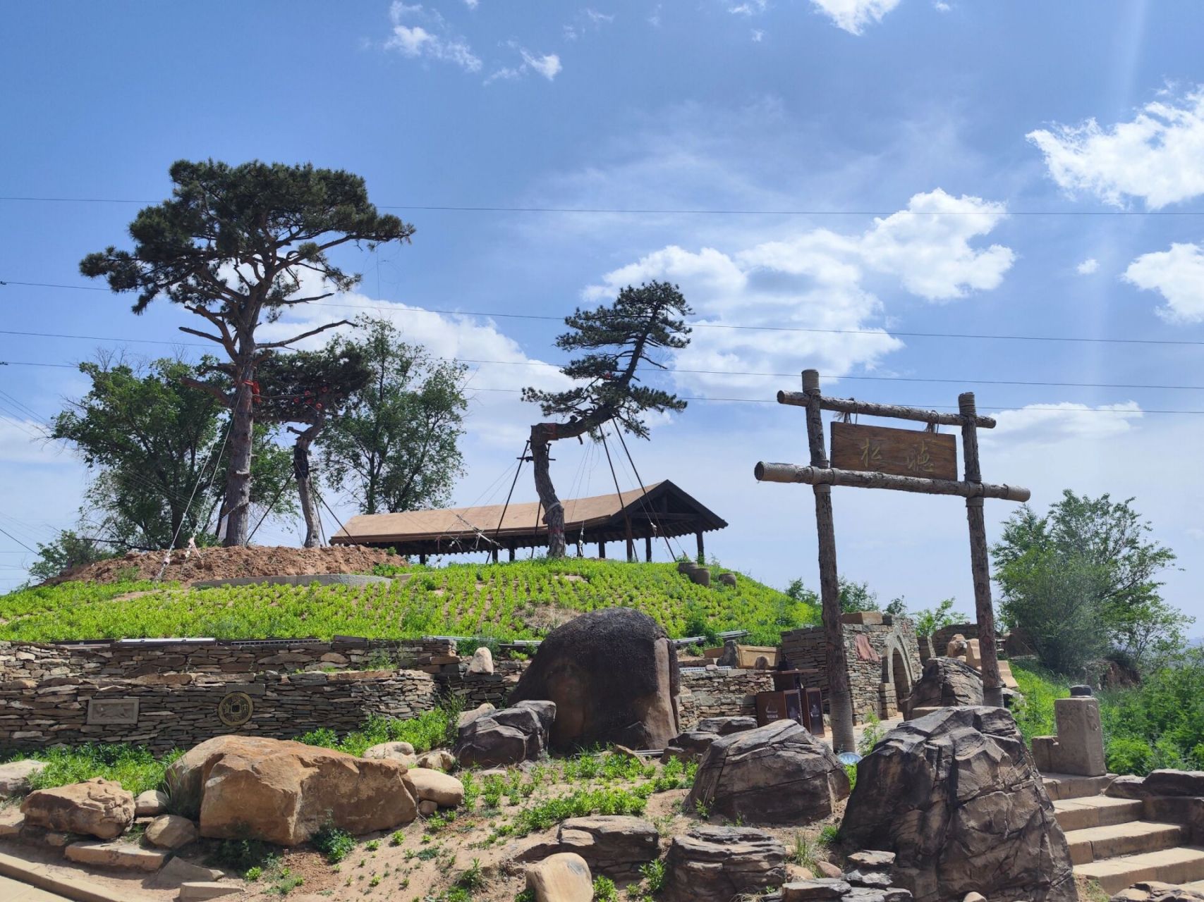 神木杨家城 神木杨家城,又名麟州故城,始建于唐代,历史悠久,是古代