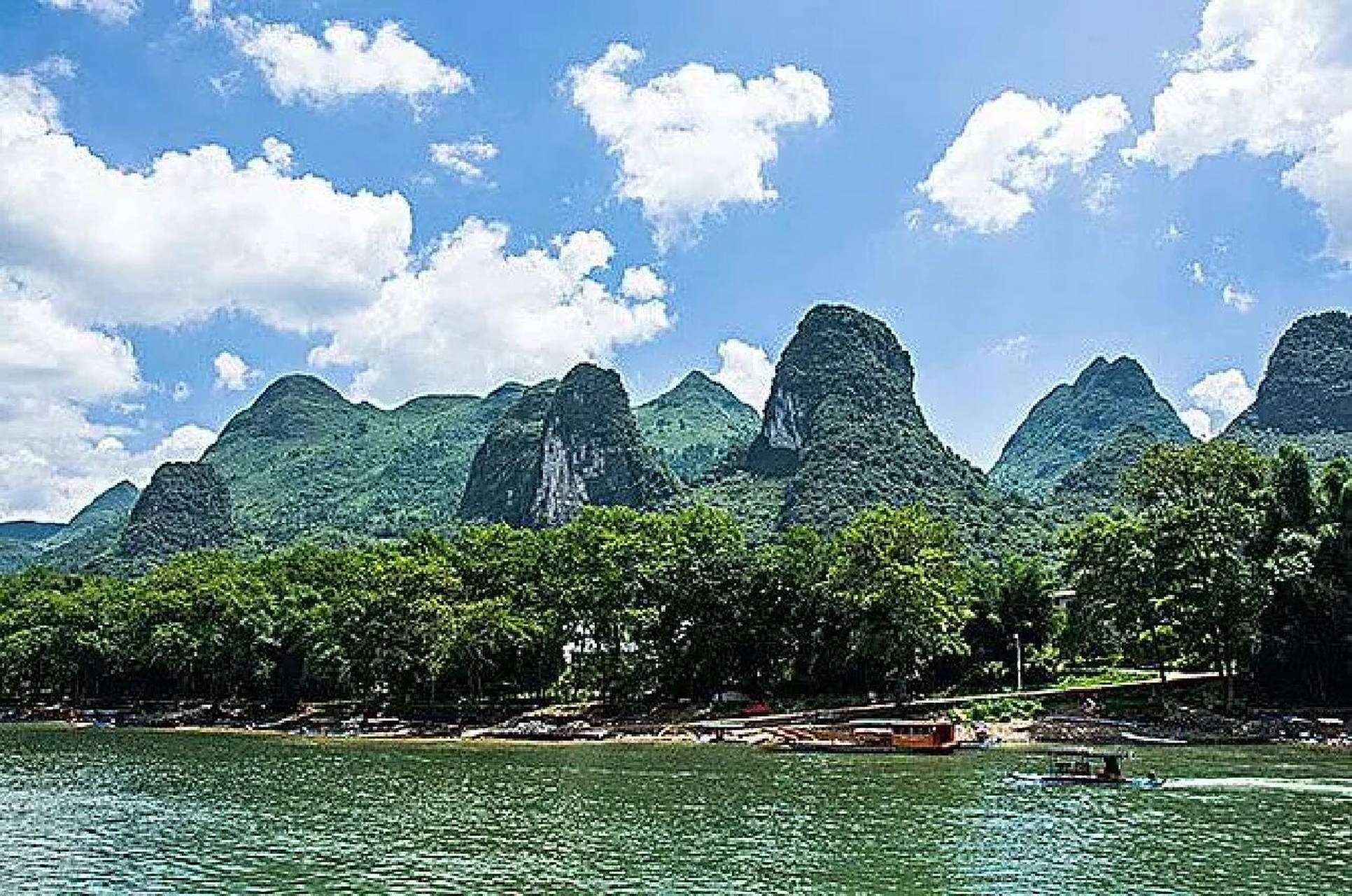 桂林漓江风景区 漓江为国家5a级景区和国家重点风景名胜区,是桂林风景