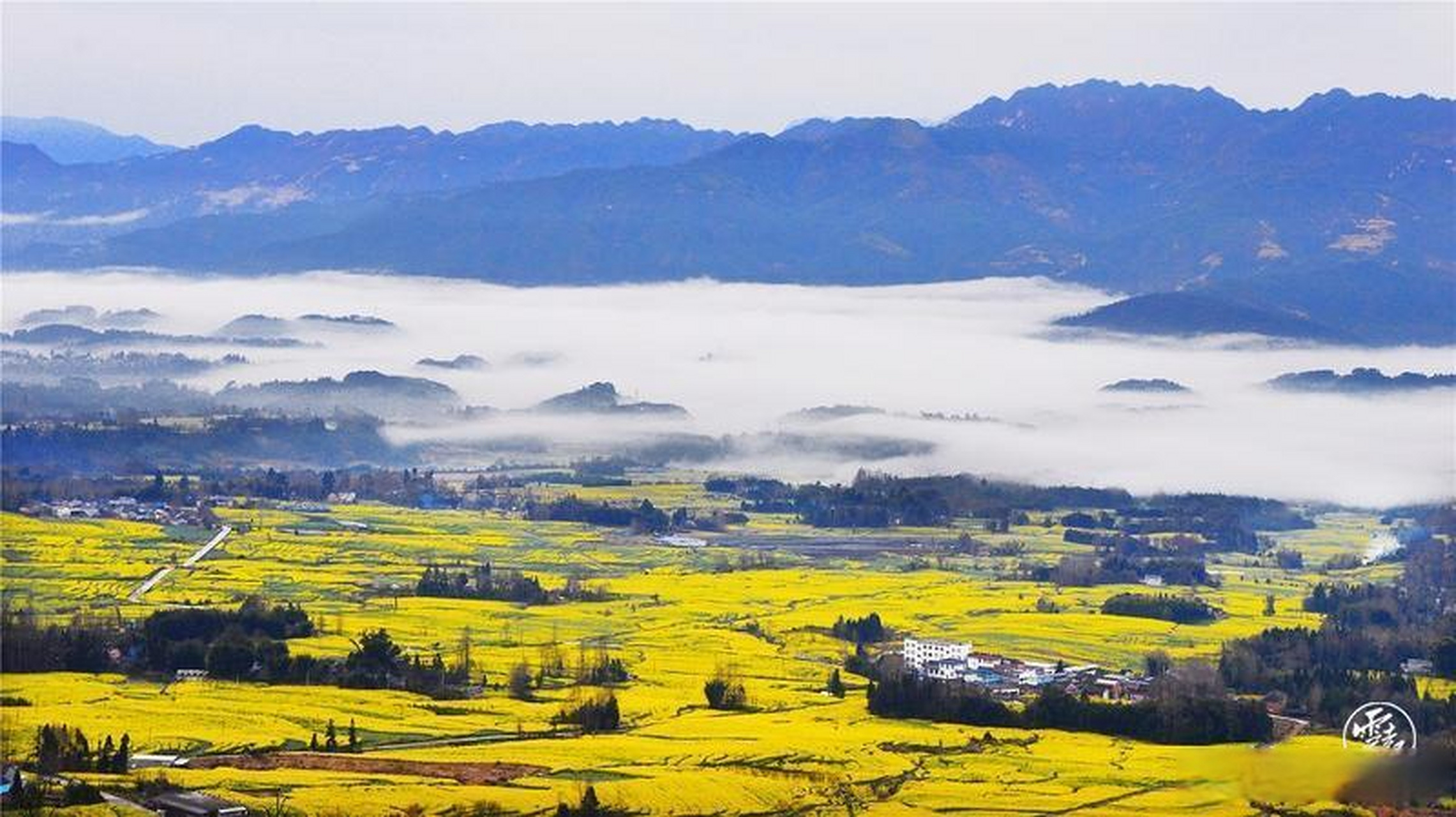 云南保山腾冲,素有"极边第一城"之称,位于中国人口地理分界线(又称"