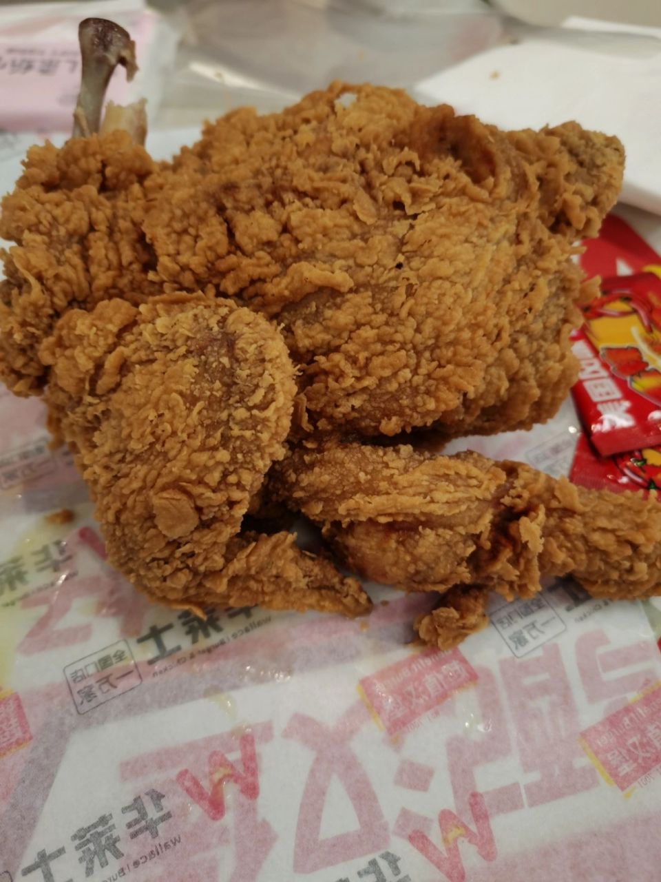 华莱士的炸鸡15元一只 很好奇,15元一只整的炸鸡.