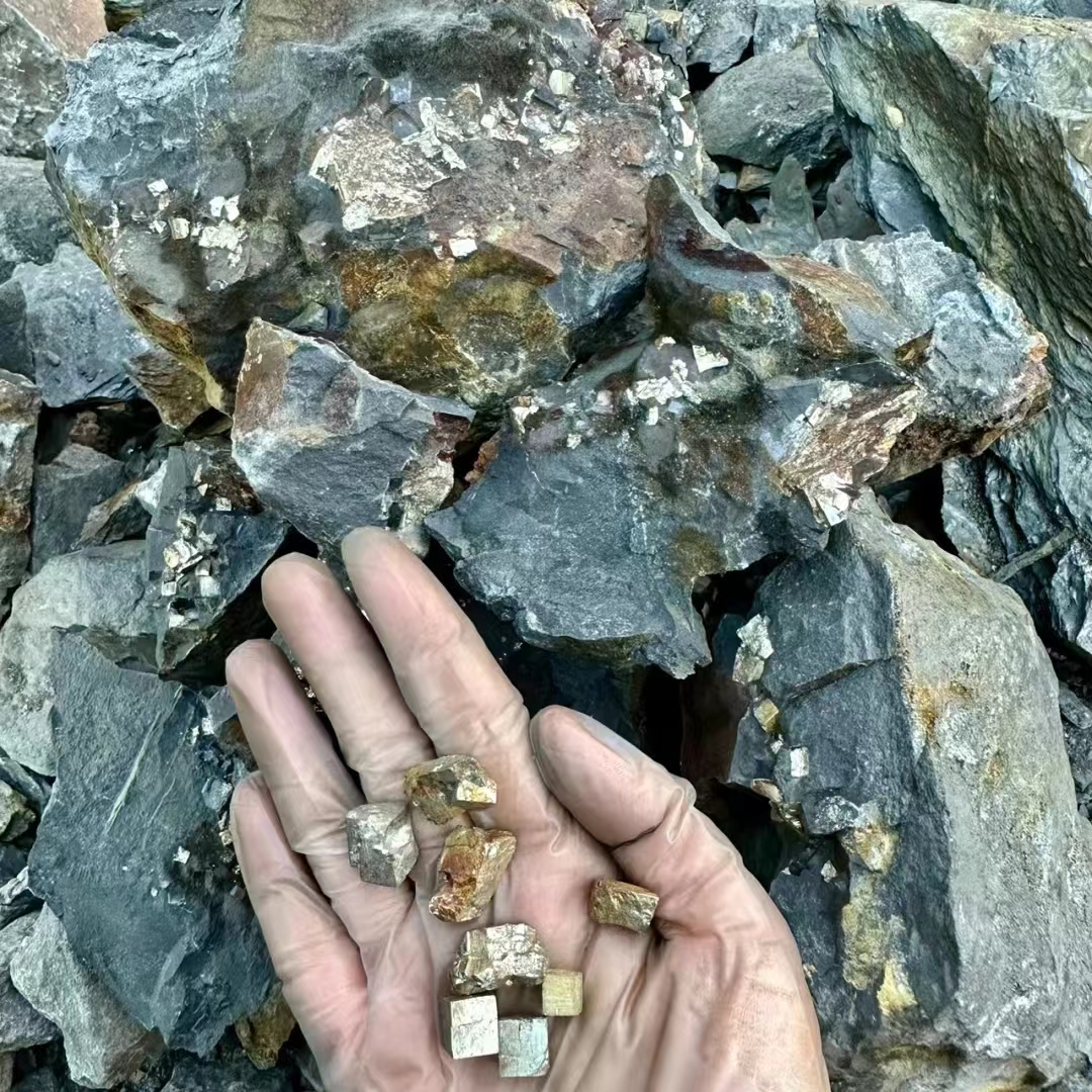 铁矿石图片 每日新认知-铁矿石 铁矿石是钢铁生产企业的重要原材料