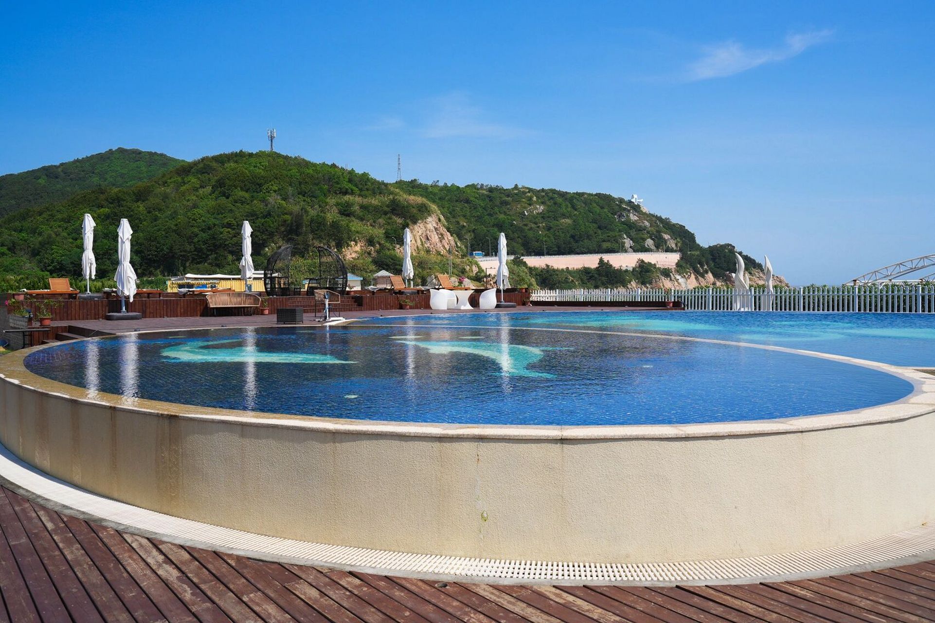 嵊泗基湖沙滩旅游攻略 基湖沙滩是嵊泗出名的海滨浴场之一,绵长的海滩