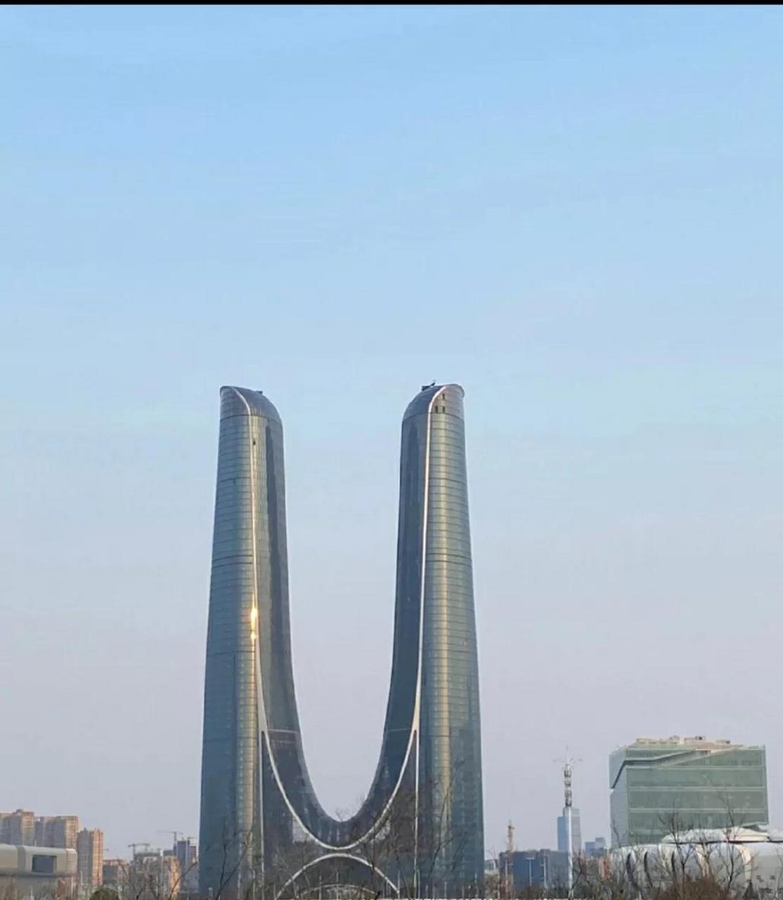 高科技大楼…杭州世纪之门-杭州世纪中心 郑州有大玉米,北京有央视