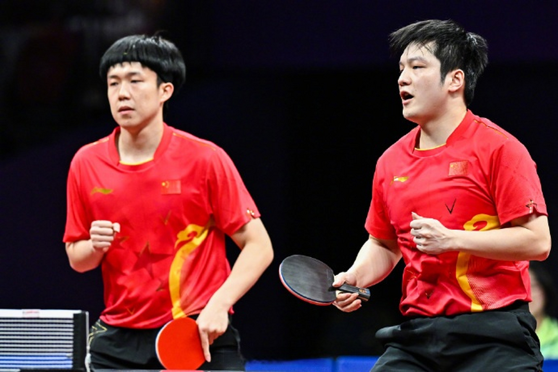 樊振东王楚钦男双夺金#】10月1日,杭州亚运会乒乓球男双金牌赛,中国