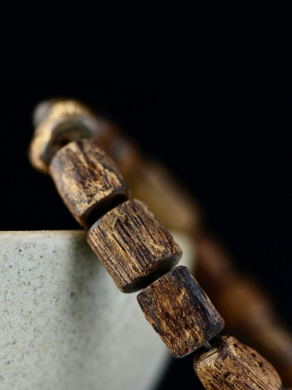 真正的红土沉香手串(沉水) 【名称】沉水越南富森红土沉香手串 【规格