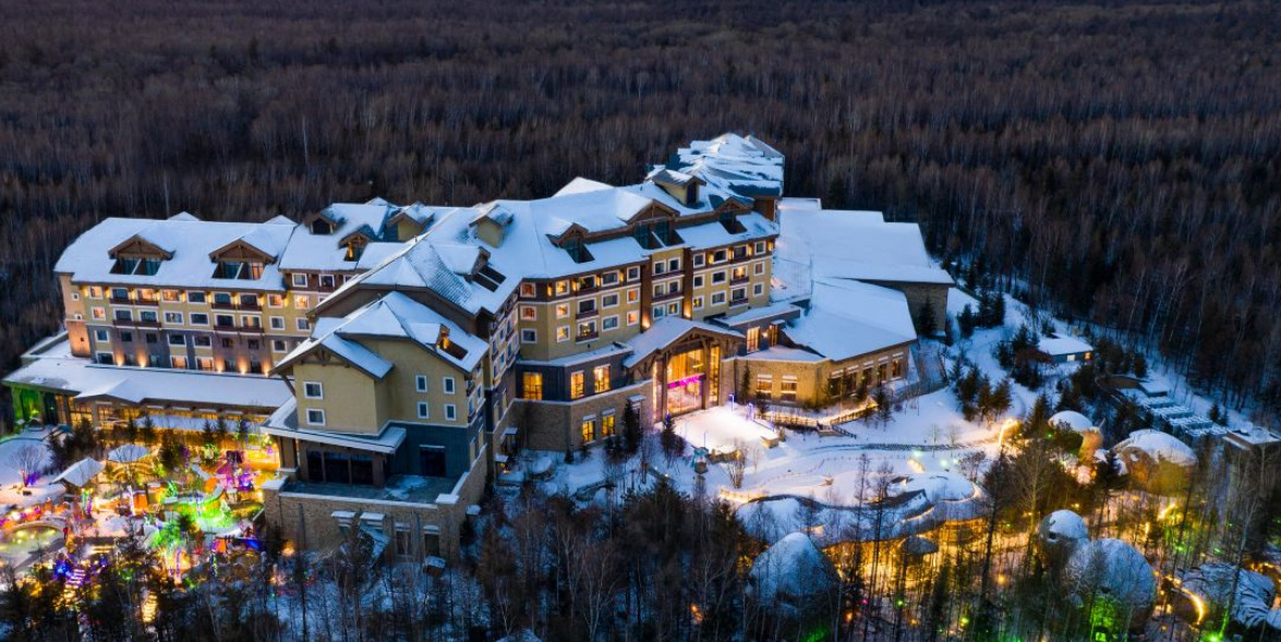 二道白河长白山北坡地方性五星级温泉宾馆 1,长白山皇冠假日温泉酒店