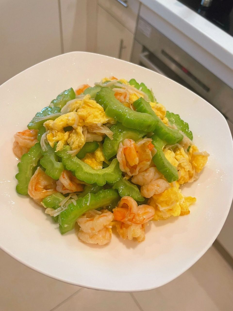 苦瓜鸡蛋炒虾仁 夏天吃点苦可以去火 苦瓜配虾仁 减脂减肥期也可以吃