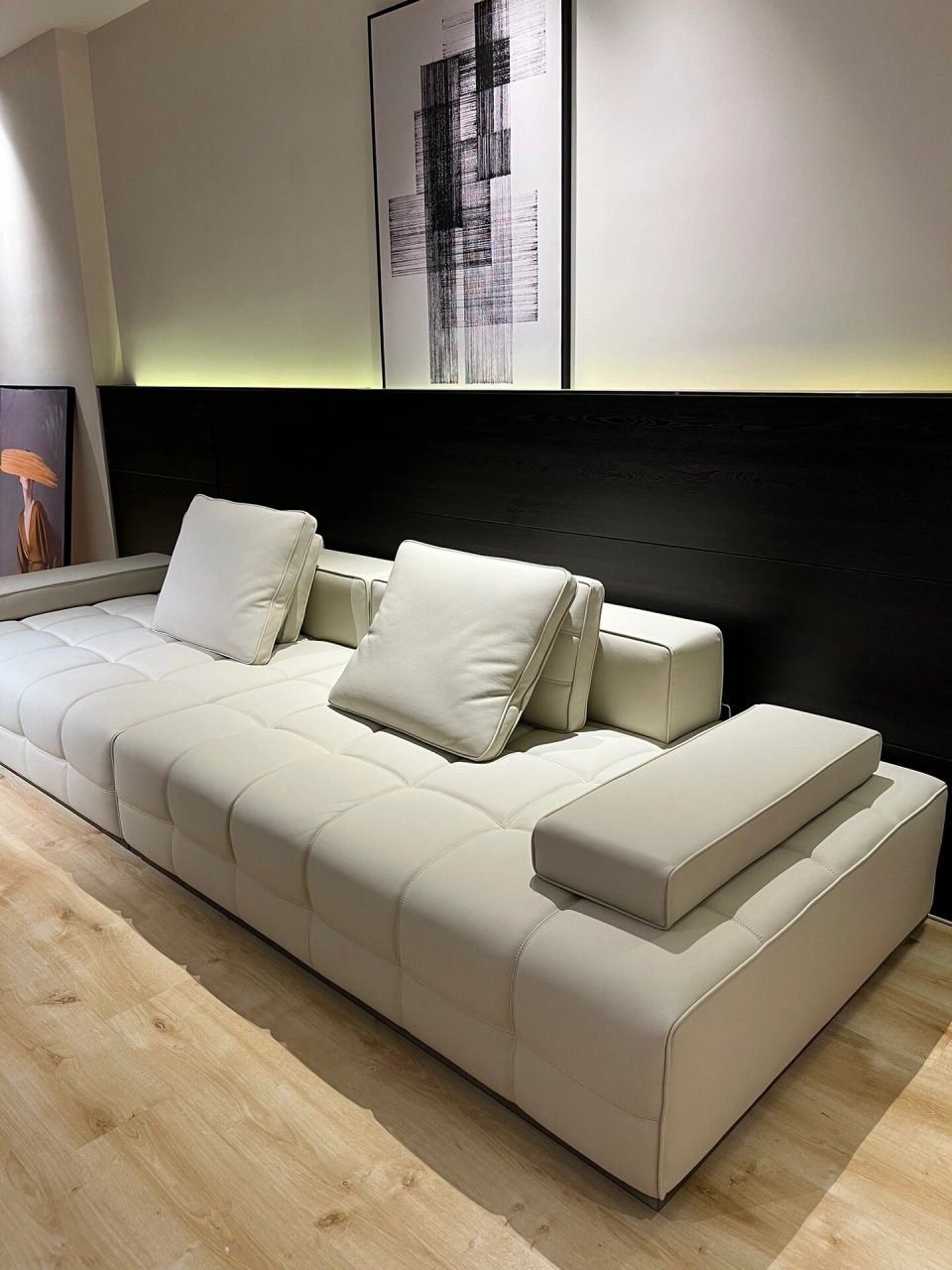 朋友说劳伦斯沙发好,让我带大家去看看 但是最近在网上,看到了一些