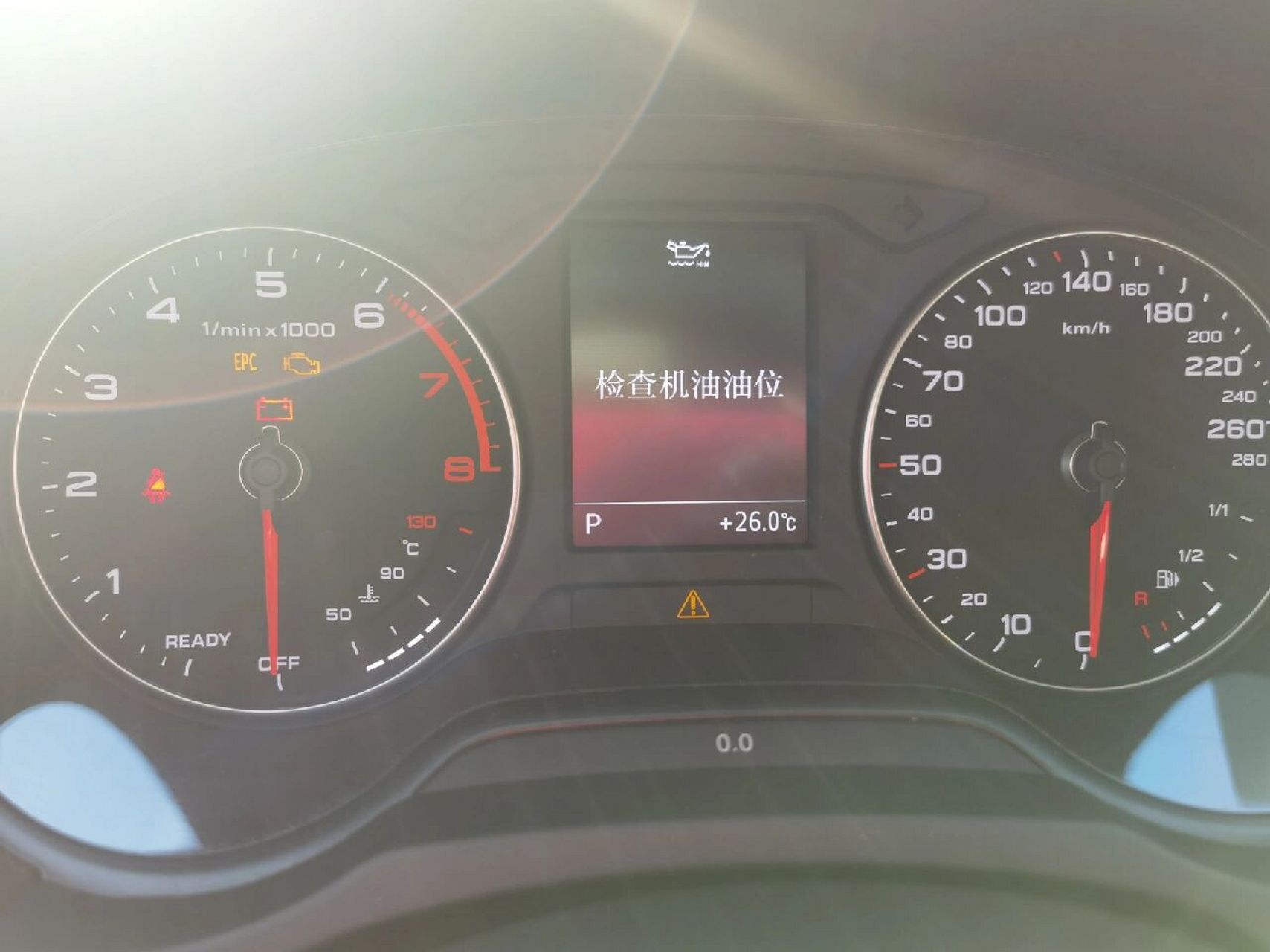 检查机油油位 什么情况呀,这才两万多公里,还差700km保养,为什么提示
