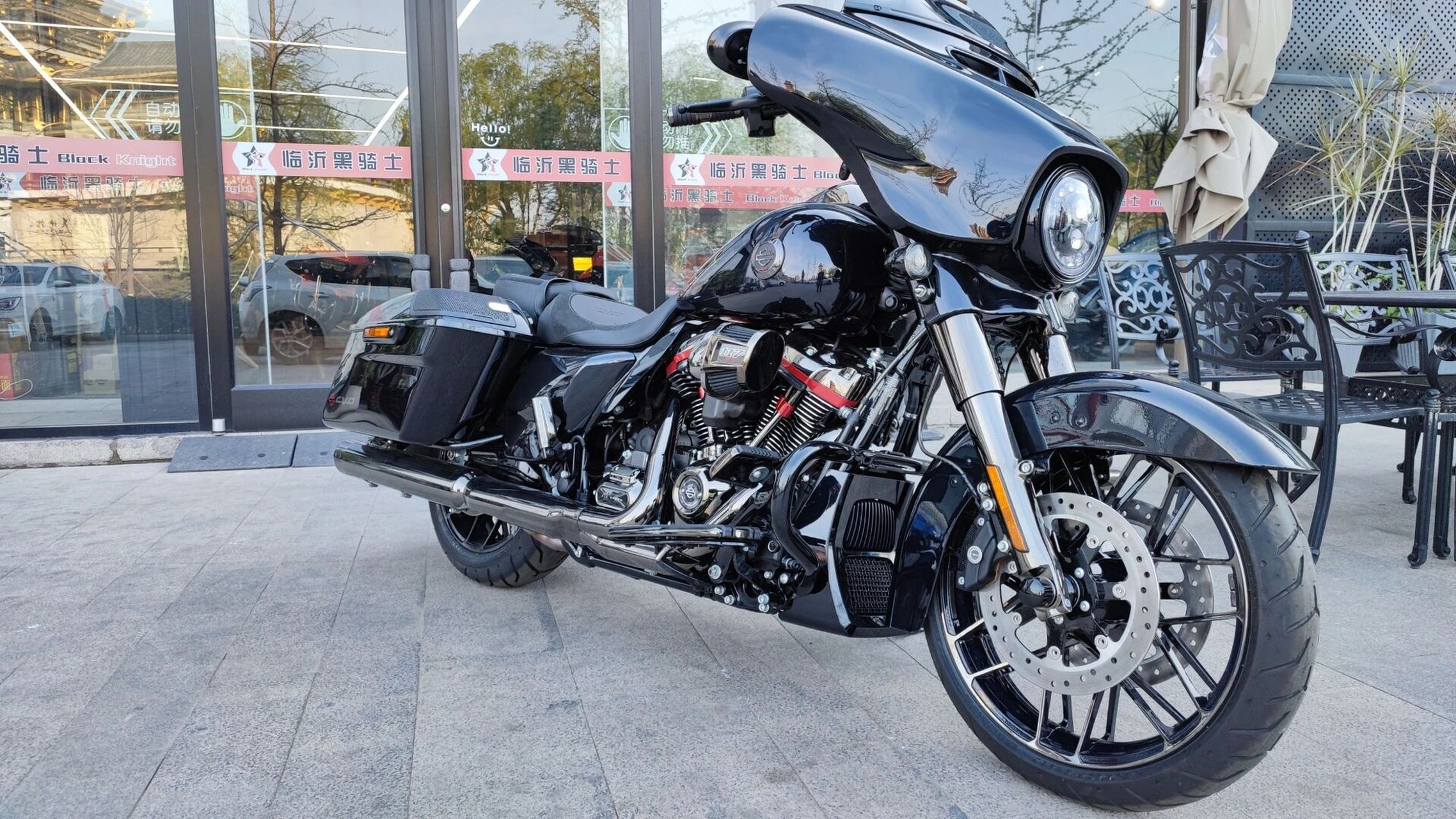 2022款哈雷大道滑翔cvo 排量:117立方(1923cc) 颜色:冰封蓝 现车现