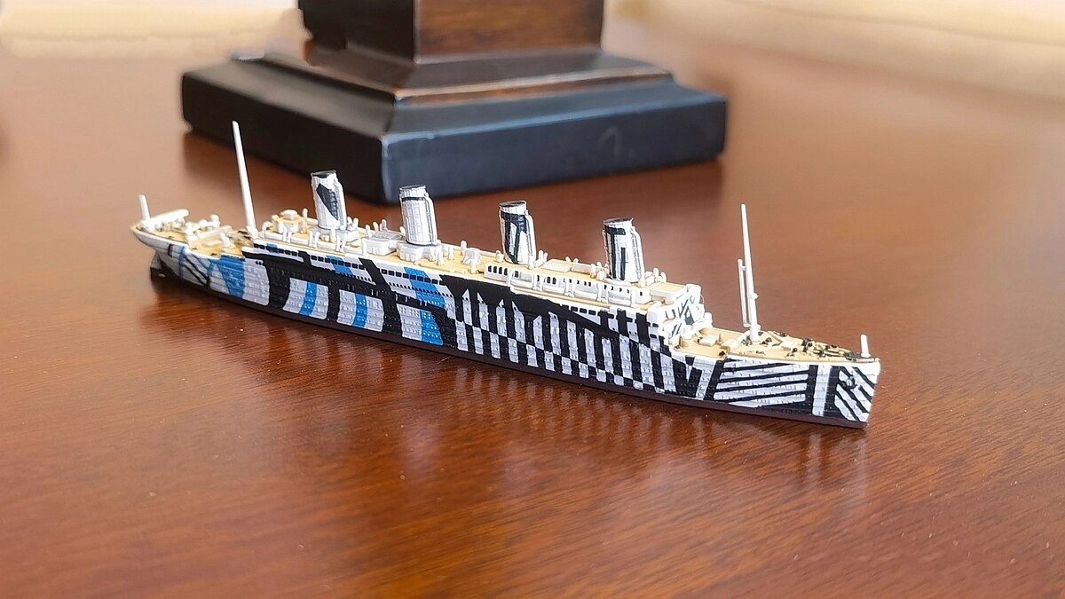 英国皇家海军奥林匹克号运兵船1/2000