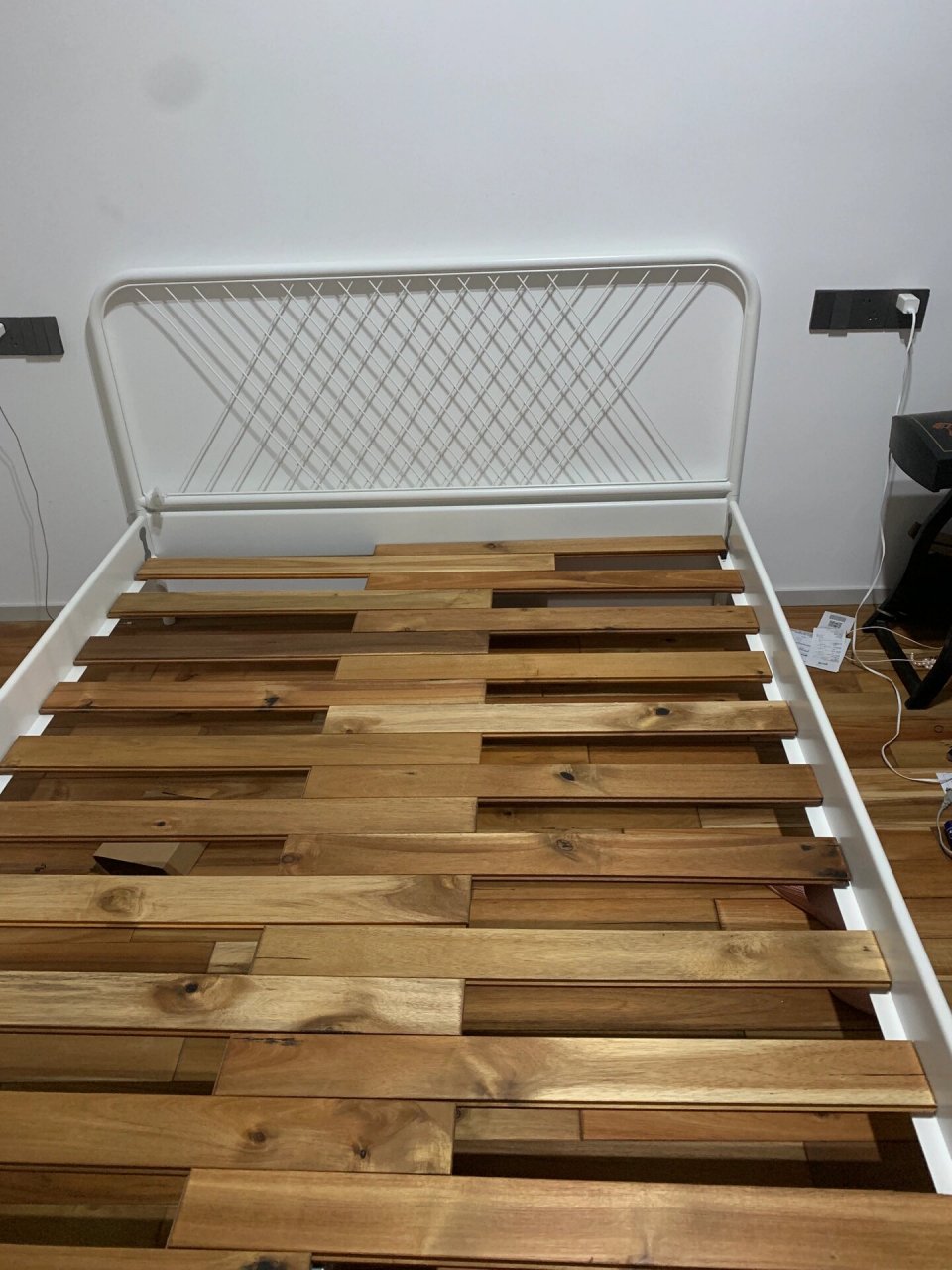 宜家nesttun铁床自己组装 去宜家买床的时候,感觉它家的床架太差