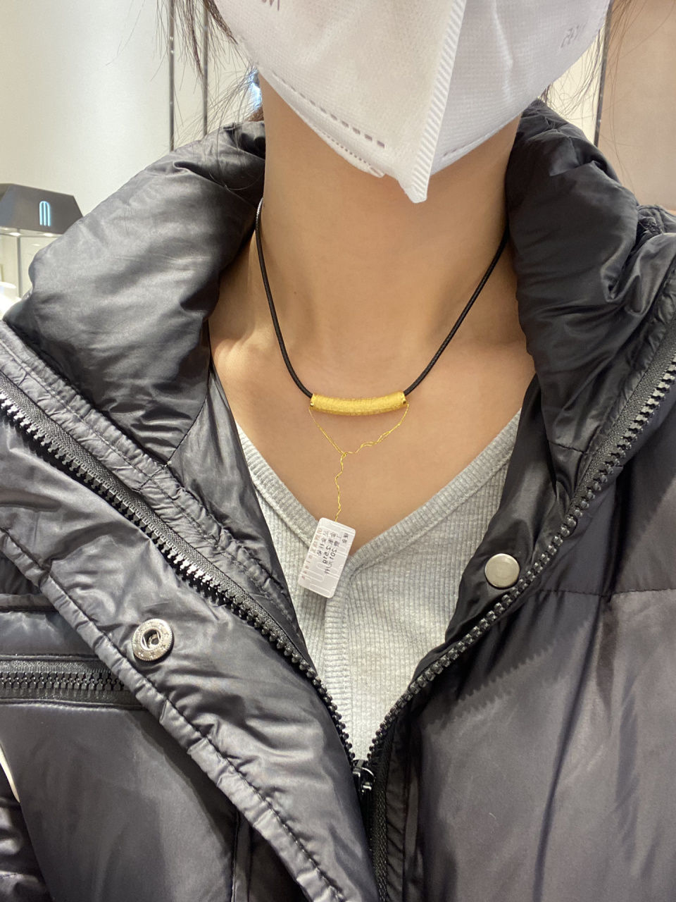 吊坠分享丨黄金弯管 配皮绳非常可的