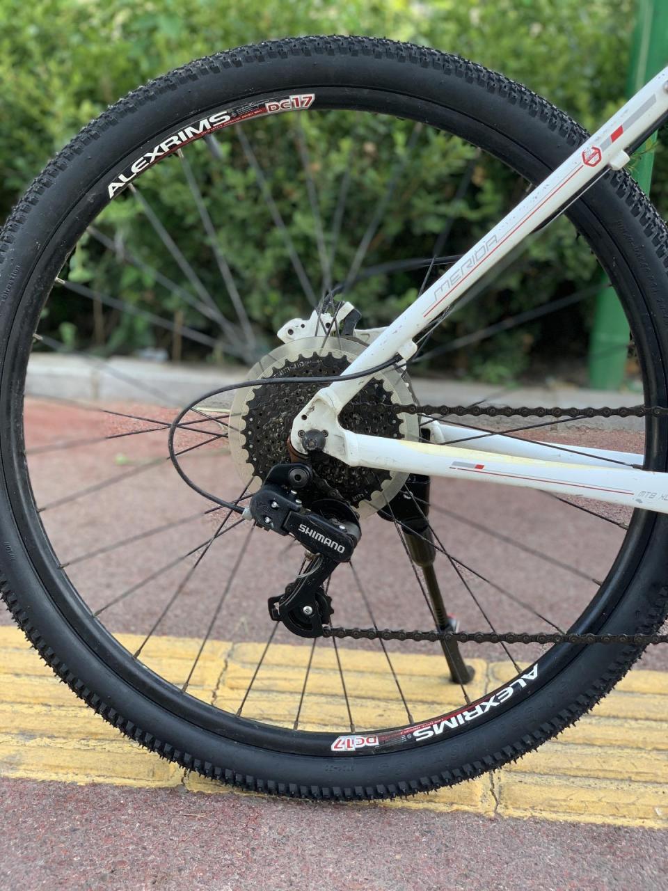 美利达领航者500,26寸27速快拆碟刹.全新轮胎,功能正常,680米