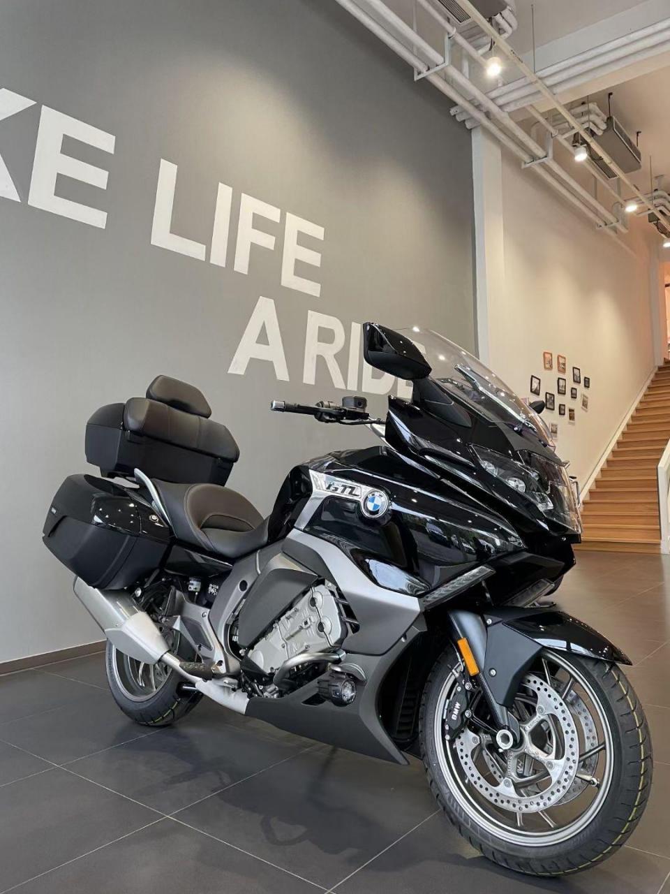 全新宝马k1600 gtl!1600cc直列六缸水冷发动机,轴传动,160.