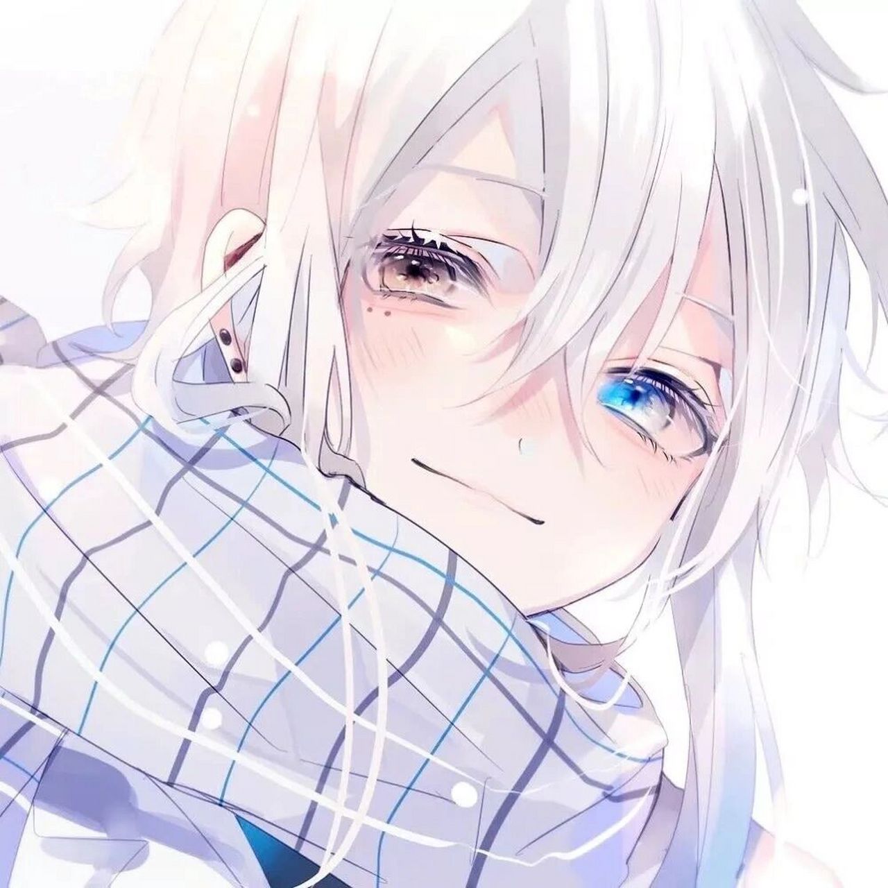 白发动漫头像 是不是删除一个人就能慢慢忘记一个人