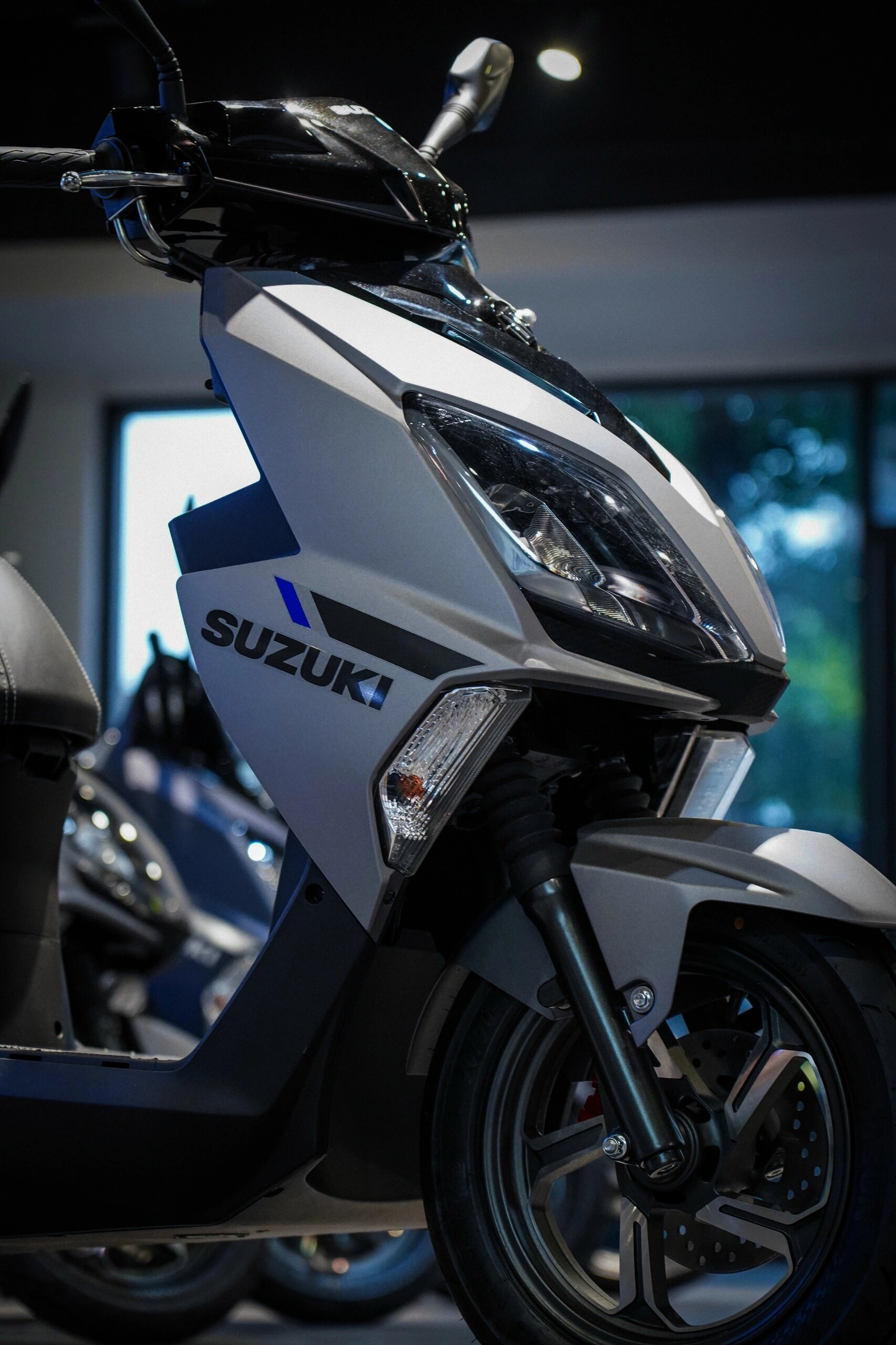 uy125 23款星空蓝.蚕丝灰.个人牌活动 原厂带透镜led,前后半热熔!