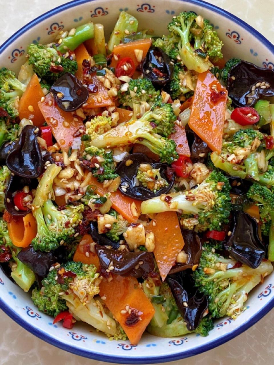 凉拌西兰花木耳,夏天就做它,营养好吃又开胃!