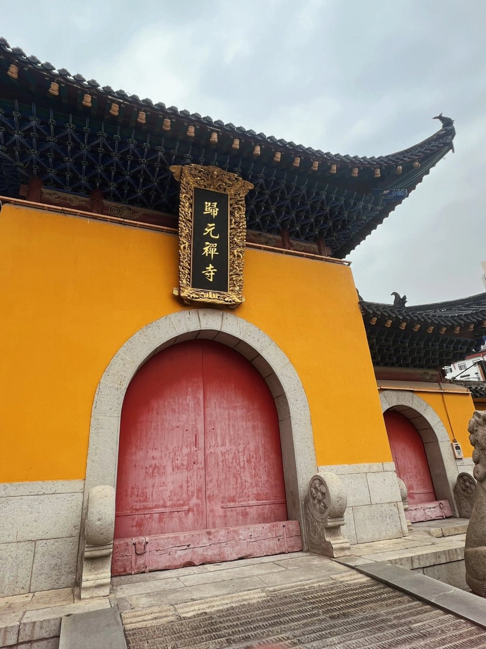 归元禅寺～武汉值得一去的地方03   同样是一处建筑 但是 到了寺院