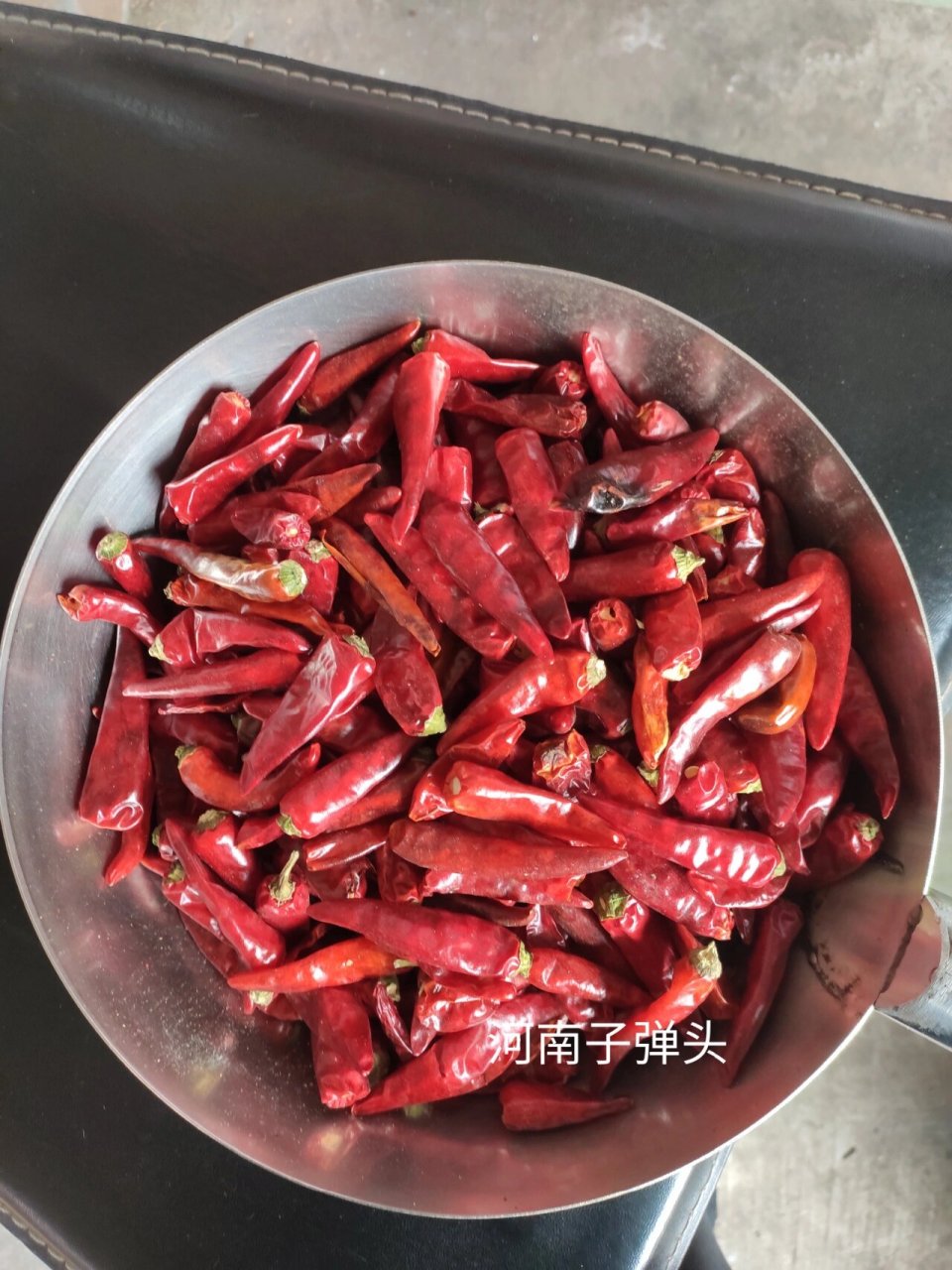 辣椒的种类 1.石柱红3号:香味浓郁,皮厚耐煮,颜色鲜艳,辣度为5.