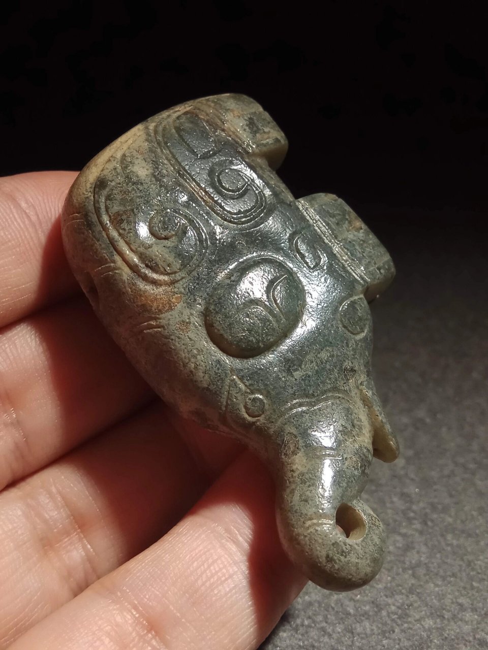 高古玉老玉 商周时期玉器 西周 圆雕玉象 和田玉02 玉象 象呈站立姿