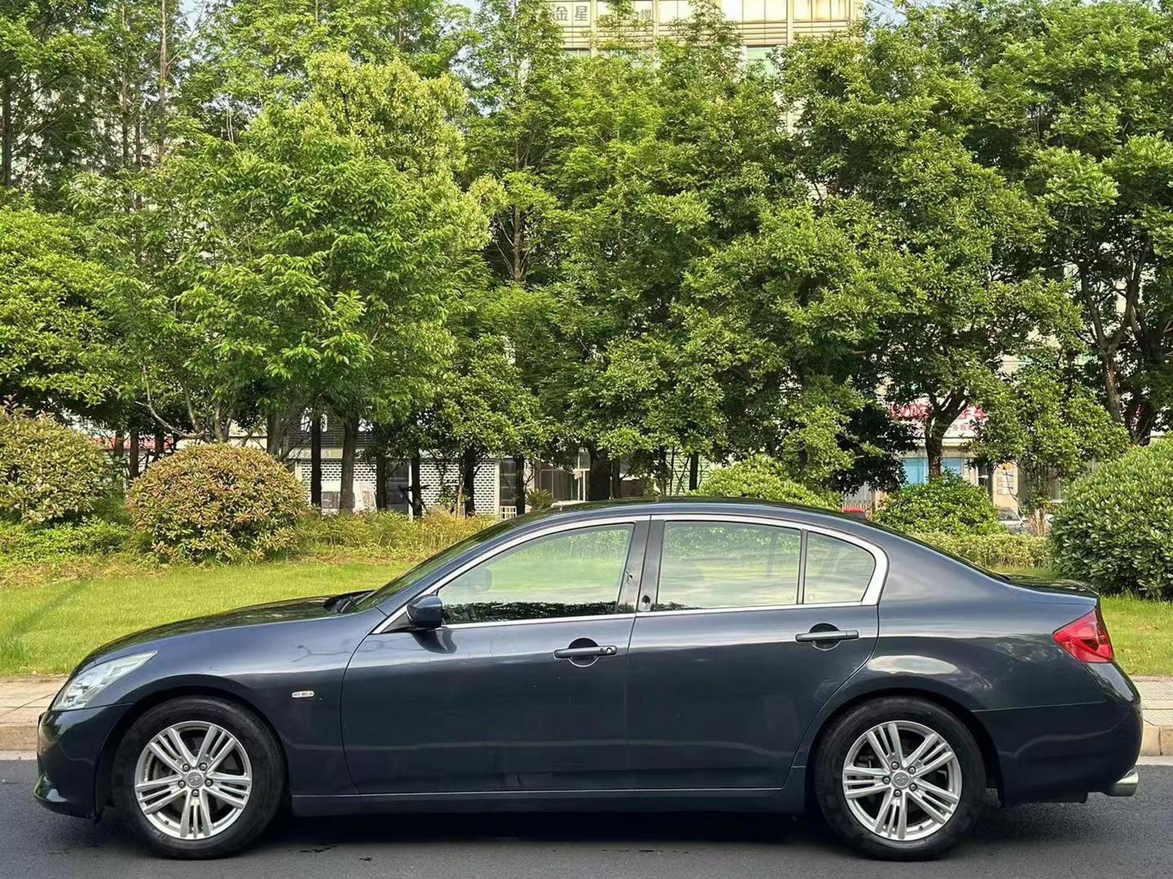 2012年英菲尼迪g37 sedan,灰色外观/黑色内饰,沃德全球十佳发动机,3.