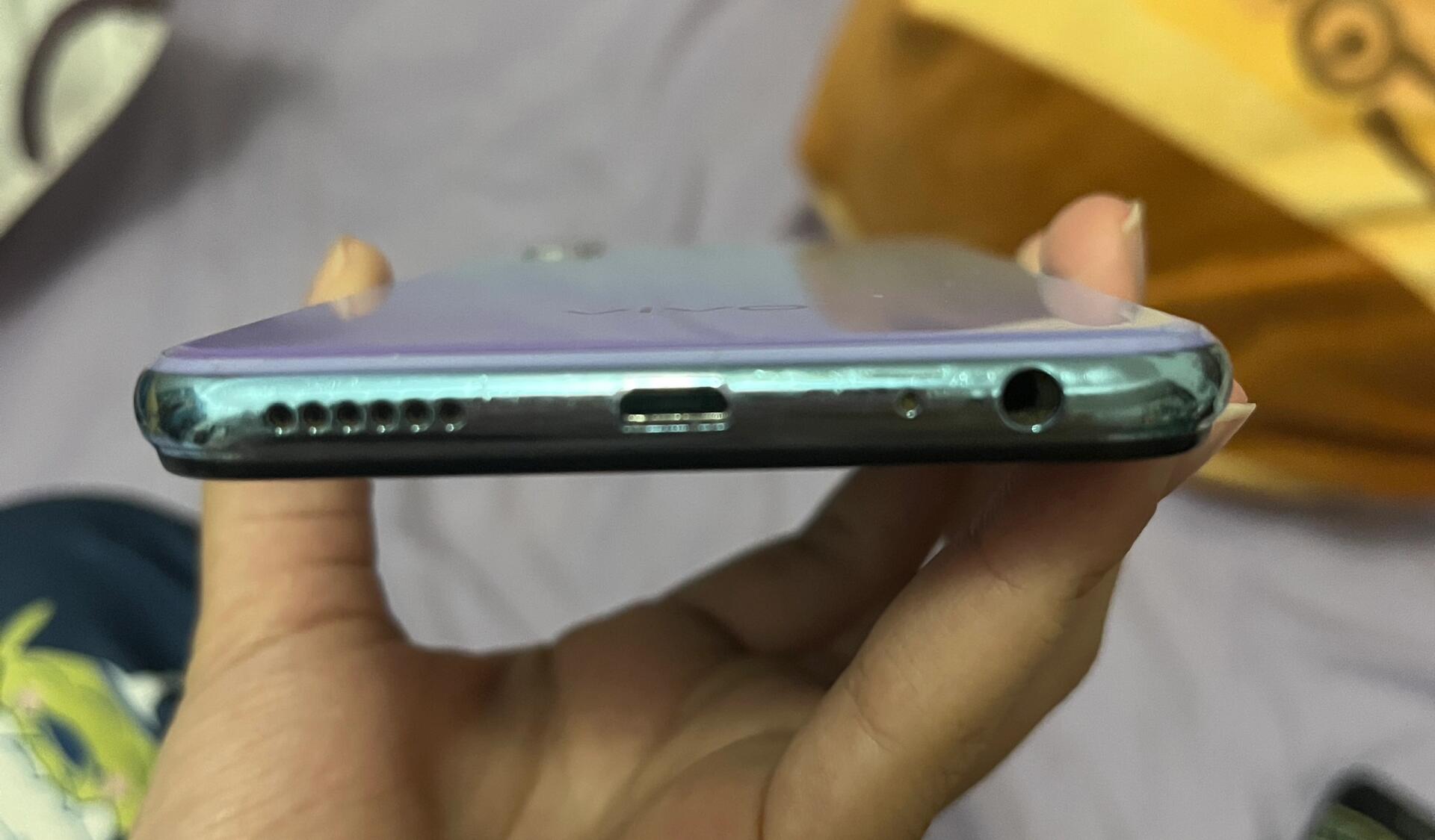 vivo y7s 便宜出了没有维修过没有明显磕碰