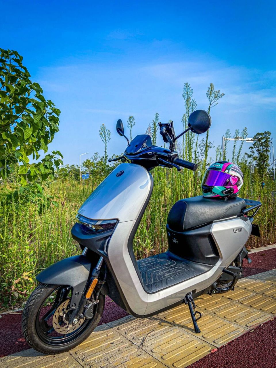 智能九号电动车n85c n85c用72v23a电池续航能力70-80公里,轻松应对