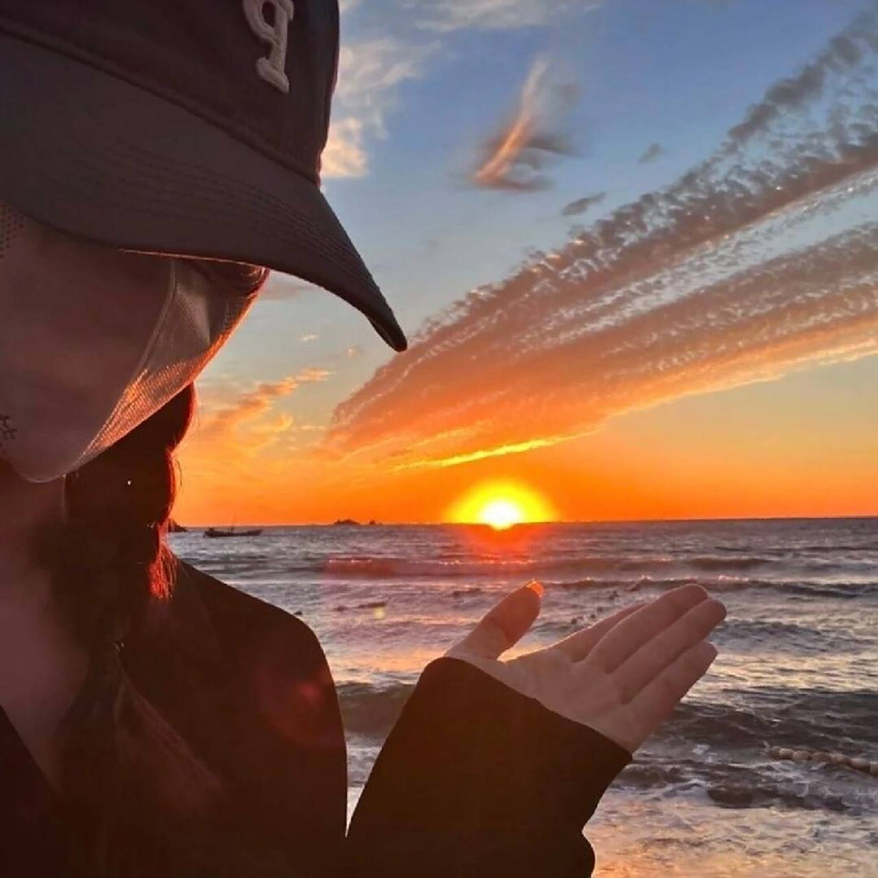 夕阳落日氛围感女生头像|背影 小众微信 拿原图看置顶笔记 #氛围感