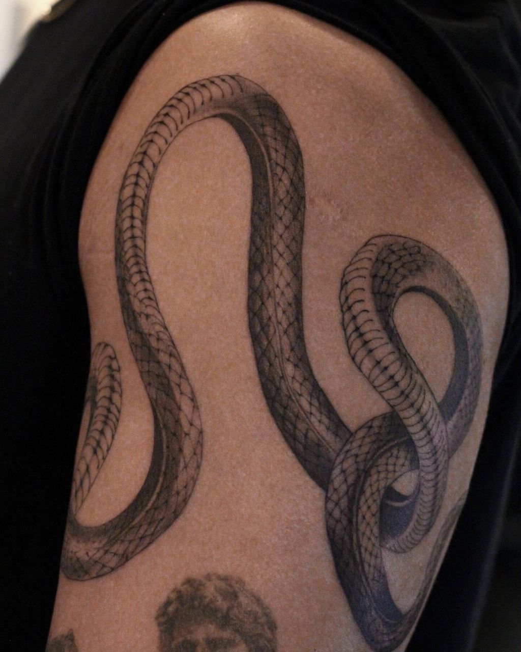 【tattoo】拥有环绕一整个手臂的蛇蛇 纹了三天全程单针真的好累好累