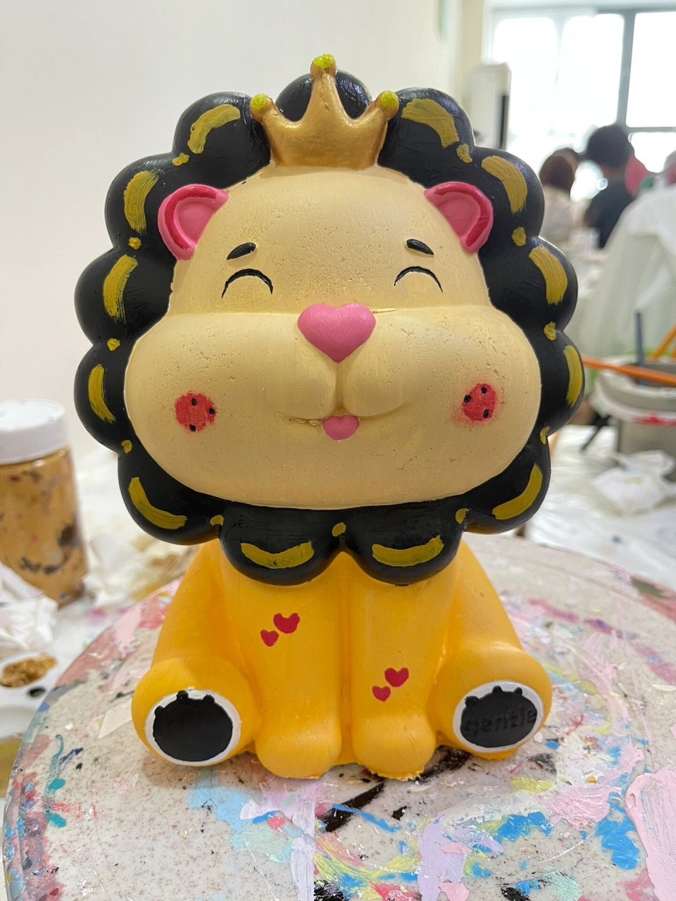 狮子石膏娃娃上色 图一是我找的例图,后面是我结合好几张图自己创作的