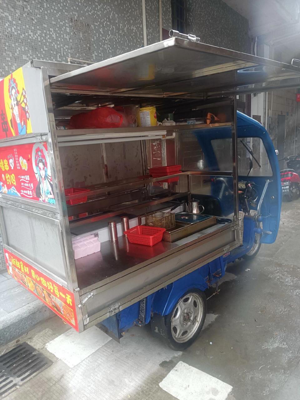 因本人有事,现有炸串三轮车餐车整套出售,九成新,只用了一个多月,架子