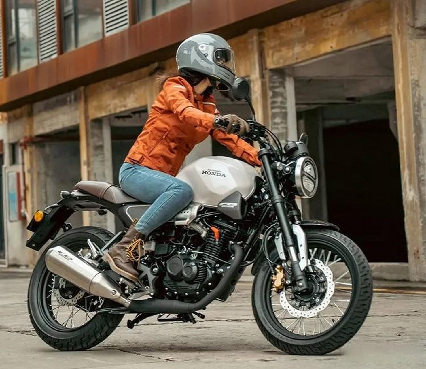 昨天,五羊-本田还发布了2023款new cb190ss,同样未公布新车售价,但