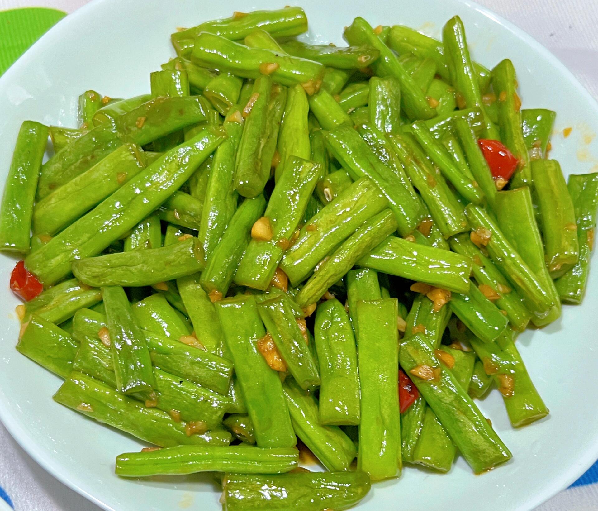 营养又美味的蒜香四季豆