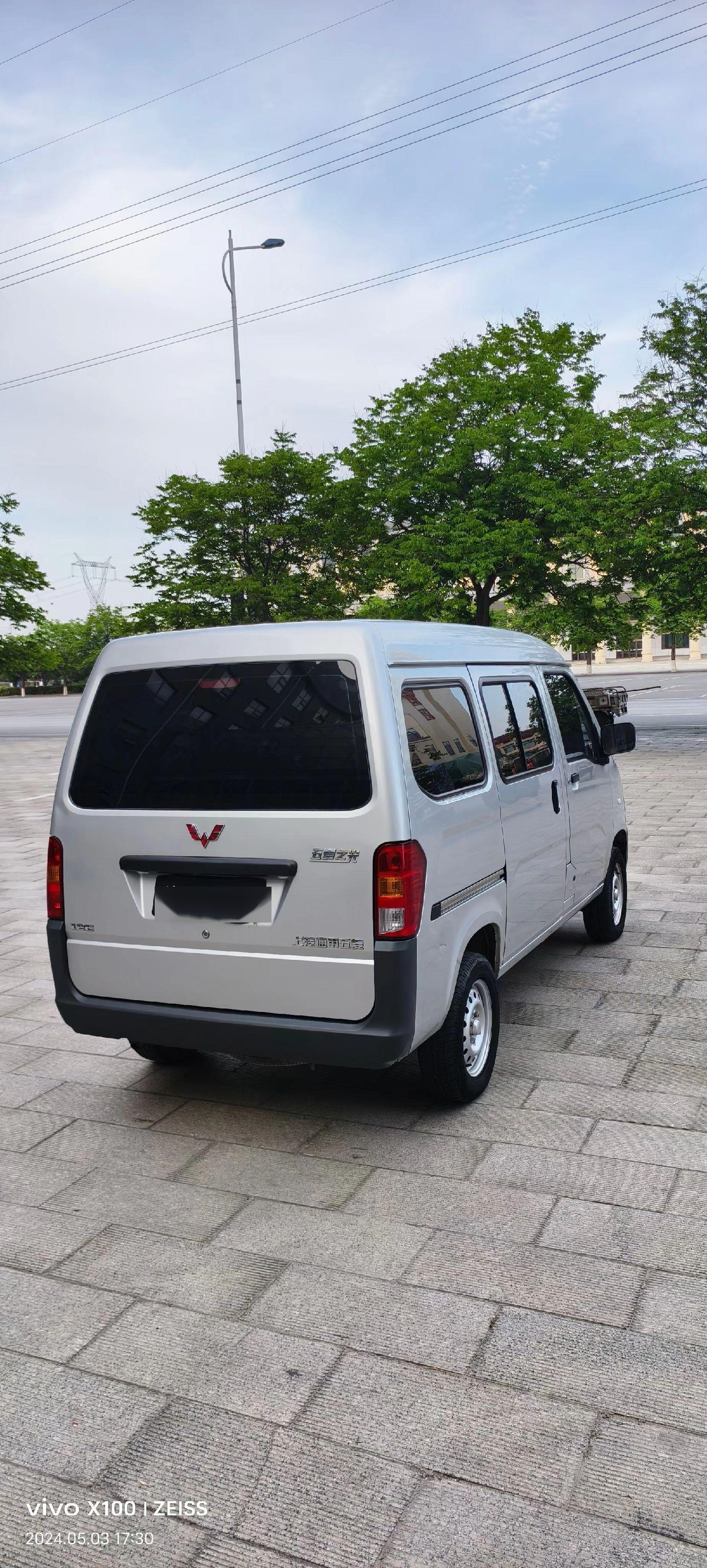 五菱之光新款1.2大马力,5座面包车,可以拉货