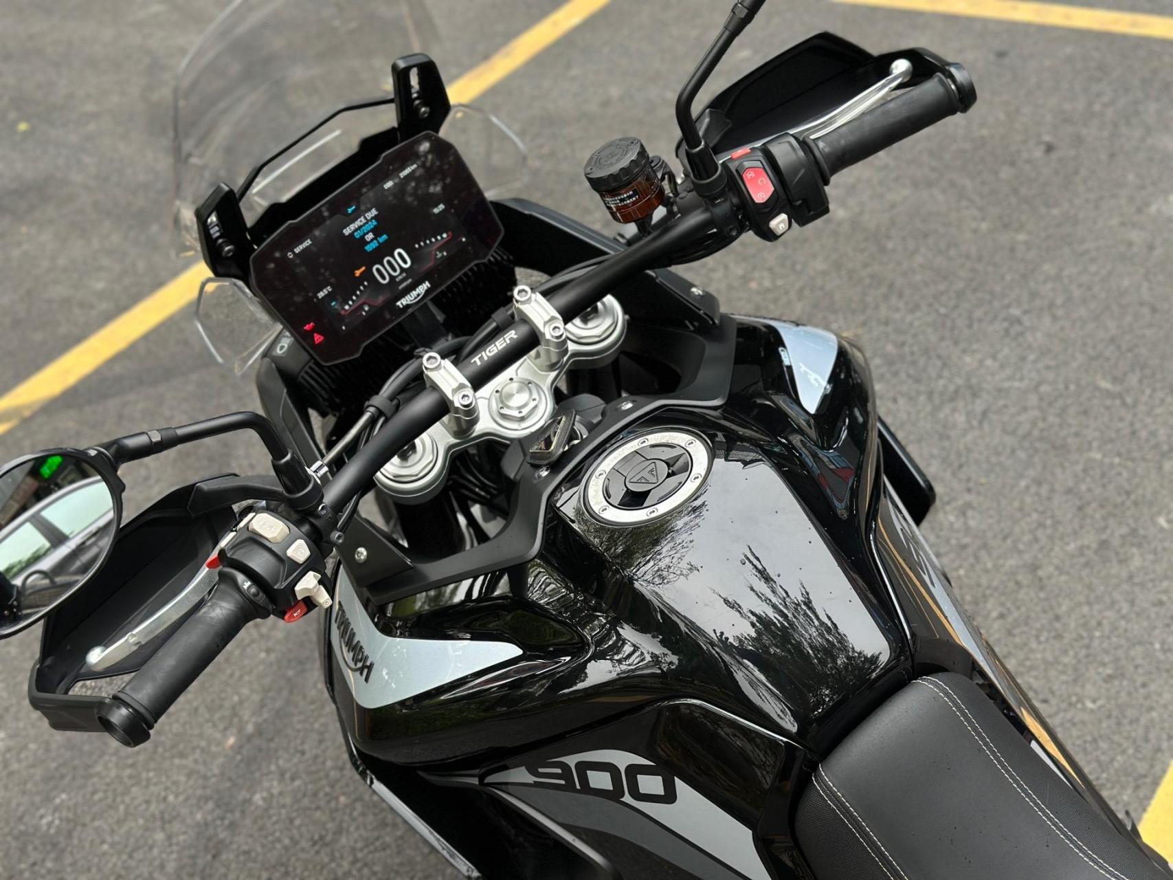 凯旋 tiger900gt ,21年2手21000公里,双向快排,brembo卡钳,手把加热