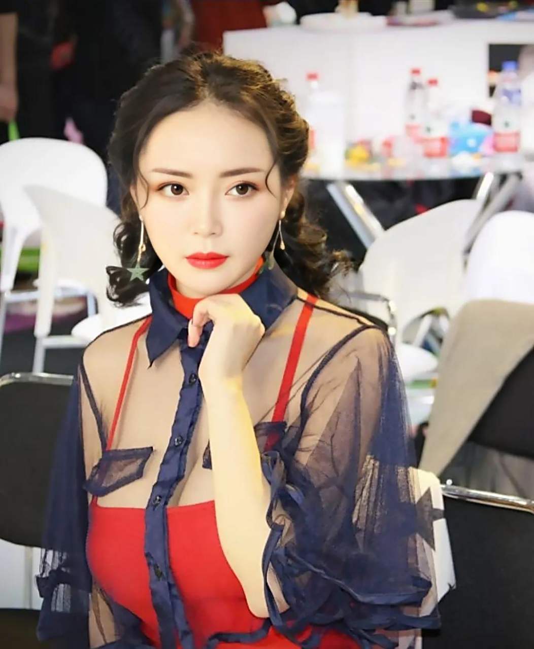 性感女神:潘春春