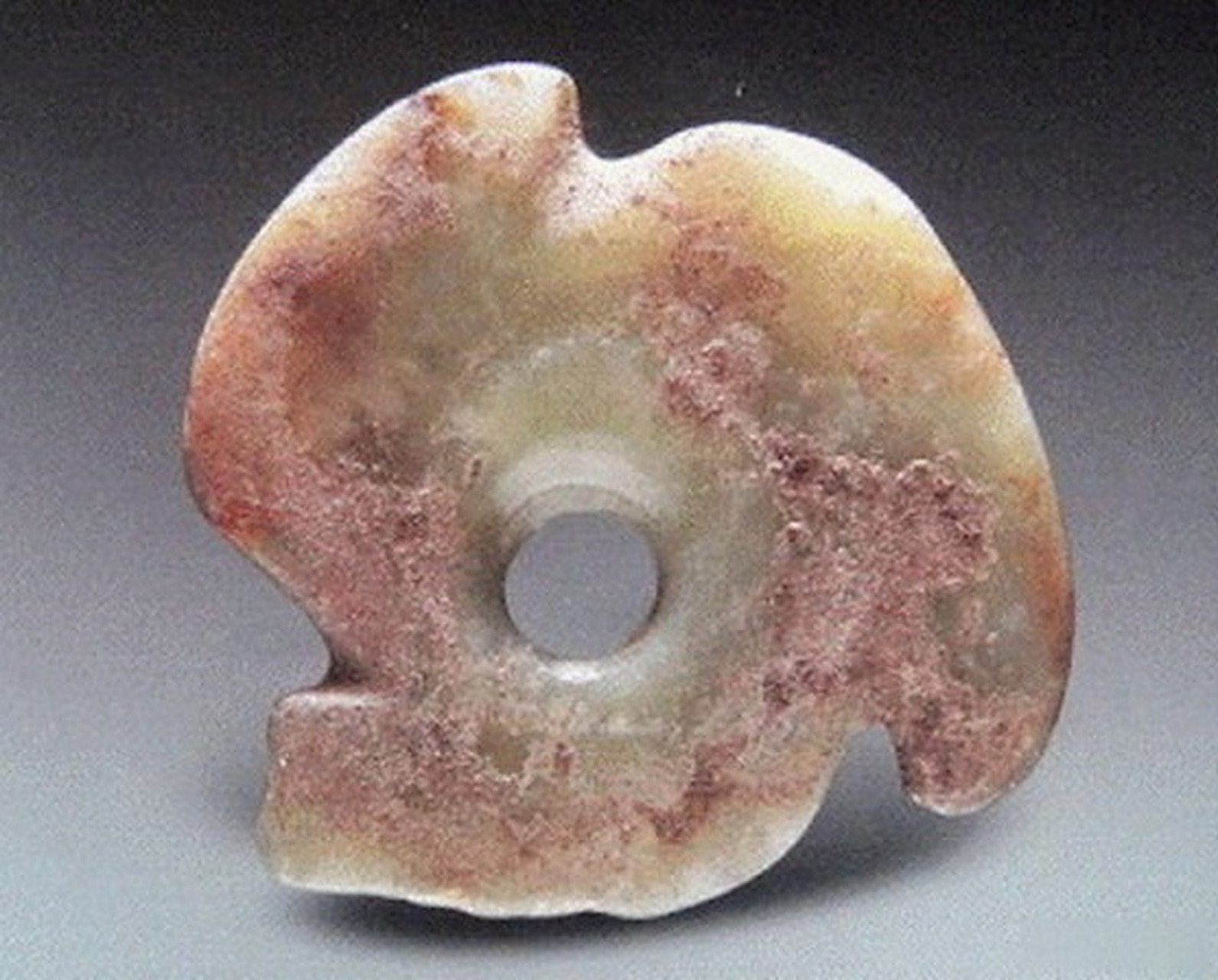 在大汶口文化遗址中发现的玉璇玑,和大家公认的璇玑是龙山文化代表器