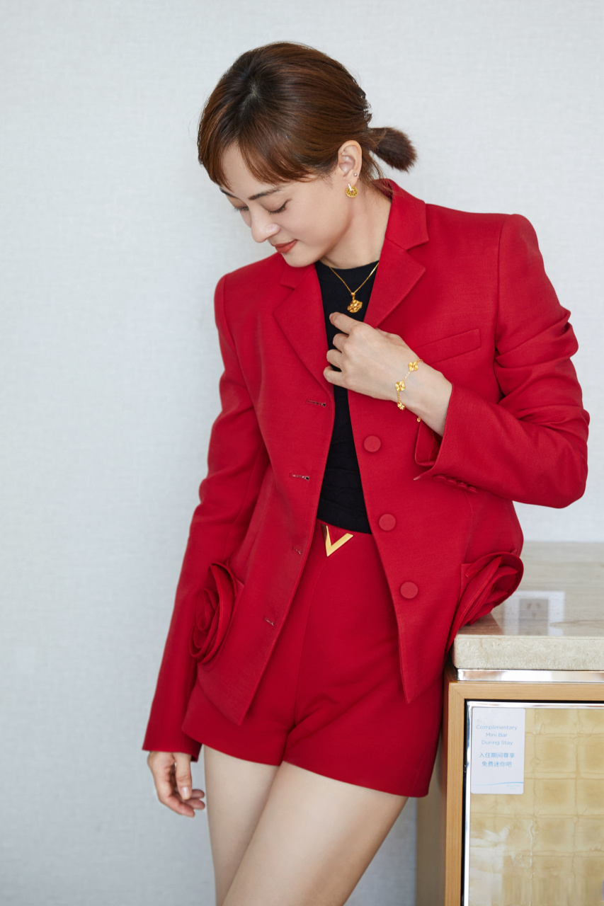 孙俪超话 孙俪turbosun 身着valentino官方微博 经典红亮相老庙lao